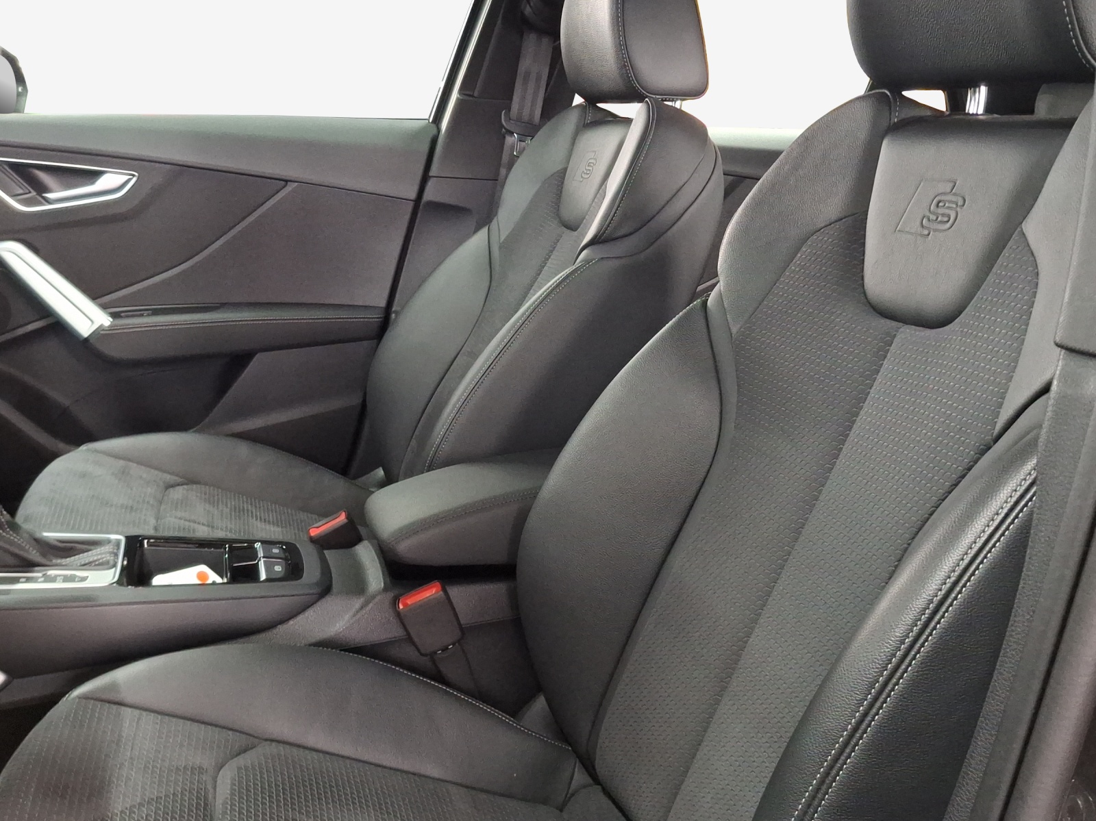 AUDI Q2 40 TFSI S line quattro S-tronic-image-7