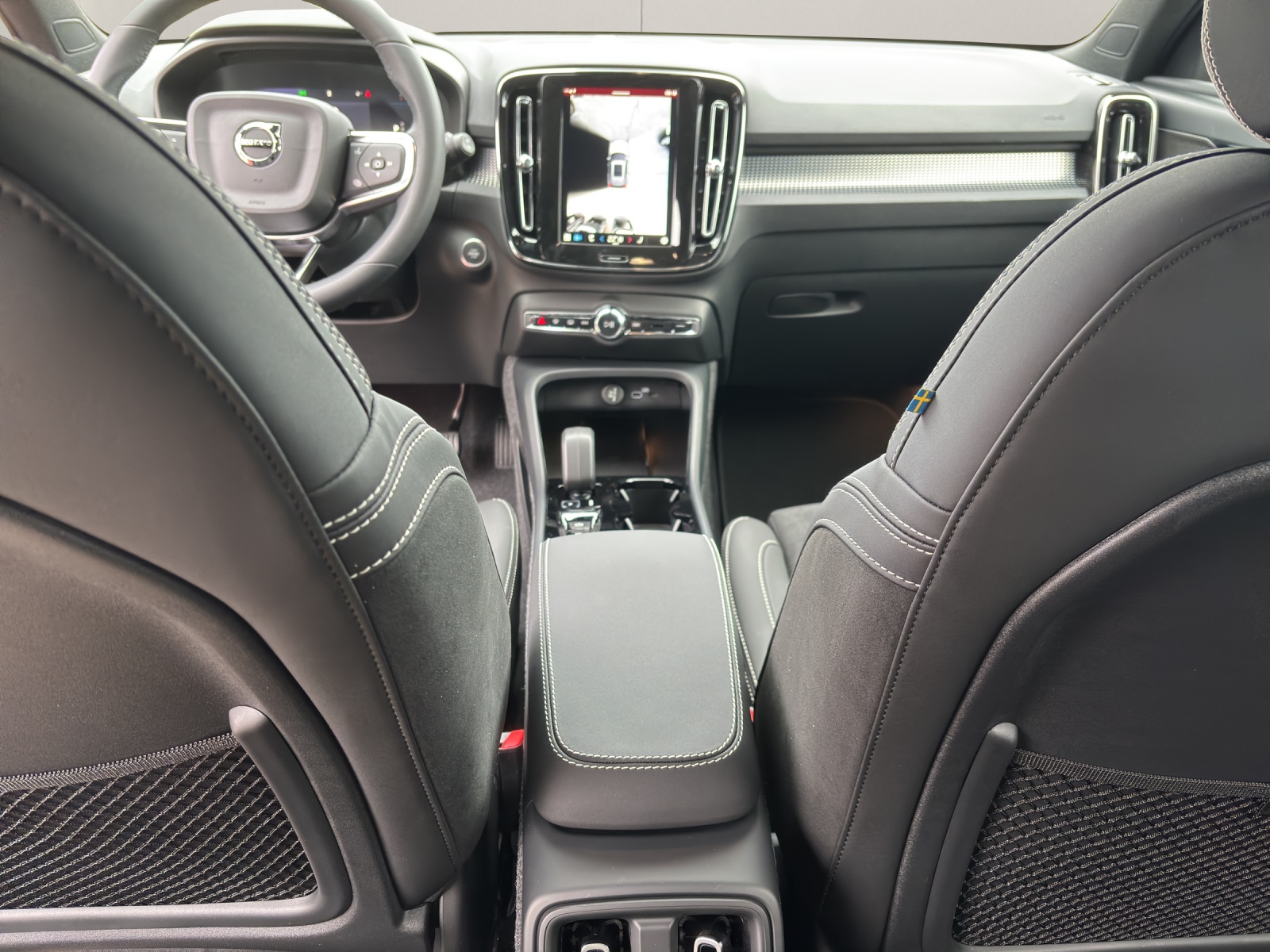 VOLVO XC40 2.0 B4 MH Ultra Dark-image-12