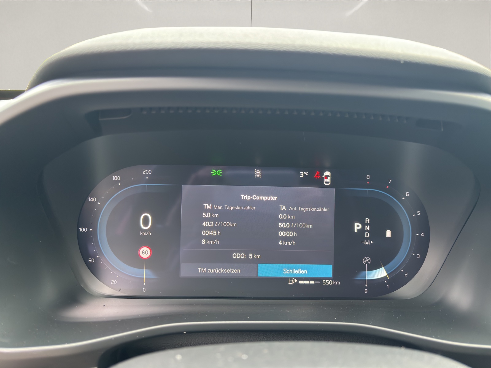 VOLVO XC40 2.0 B4 MH Ultra Dark-image-3