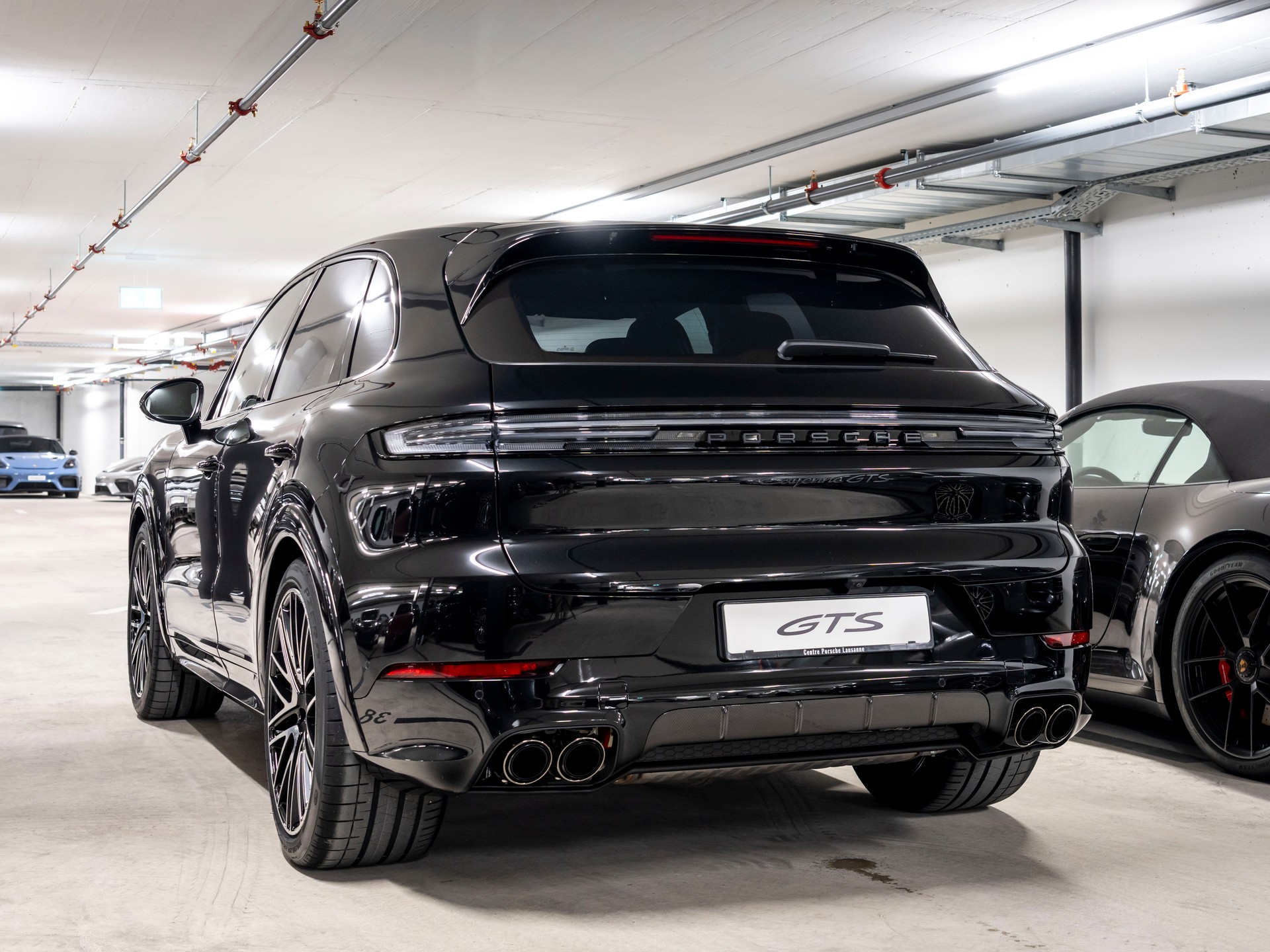 PORSCHE Cayenne GTS Tiptronic-showroom-element-2