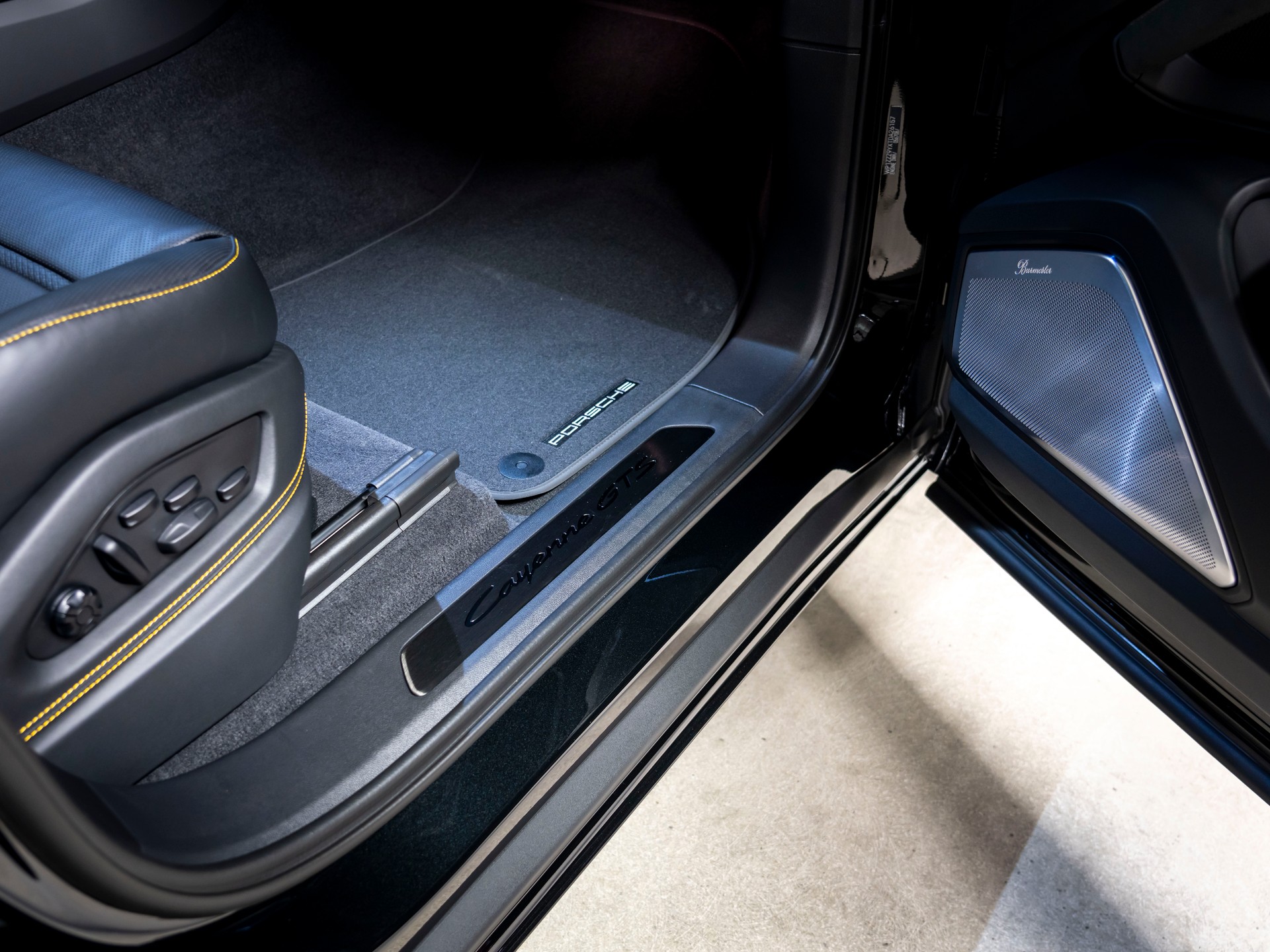 PORSCHE Cayenne GTS Tiptronic-image-28