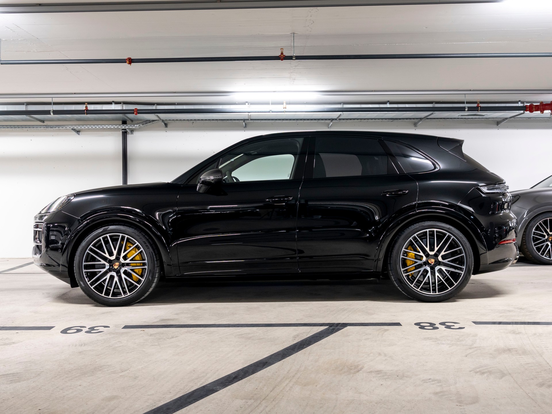 PORSCHE Cayenne GTS Tiptronic-showroom-element-1