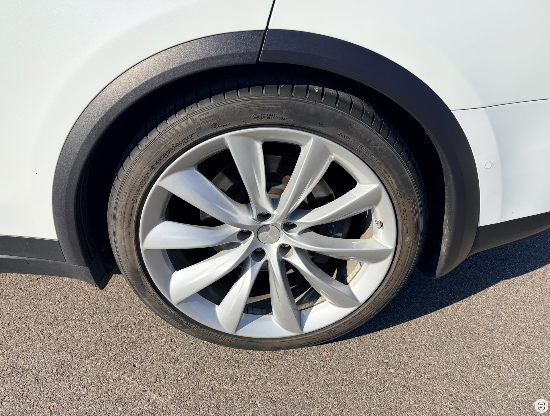 TESLA Model X 75 D-image-7