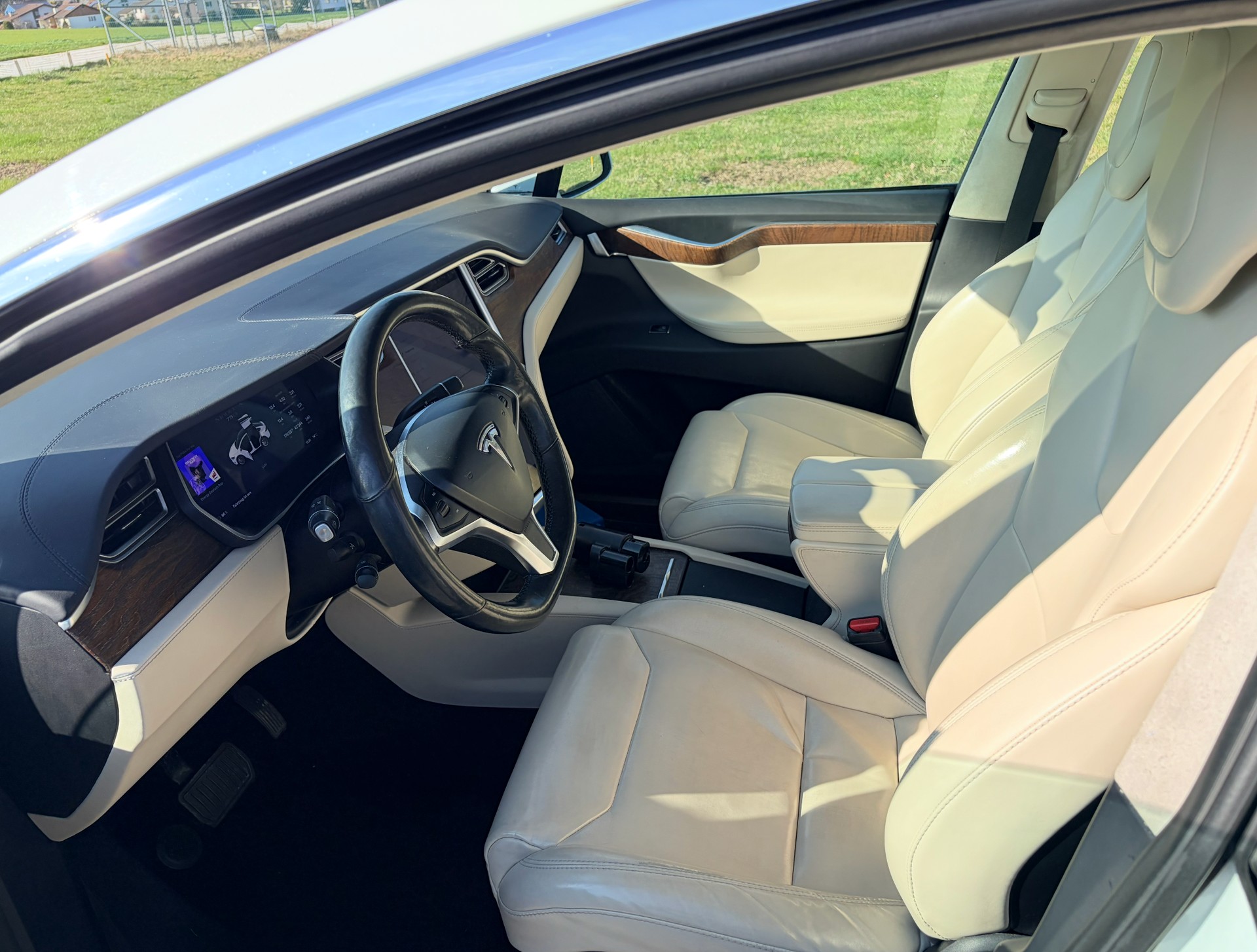 TESLA Model X 75 D-image-9