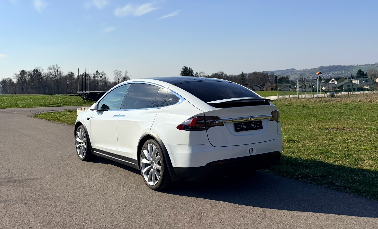 TESLA Model X 75 D-image-2