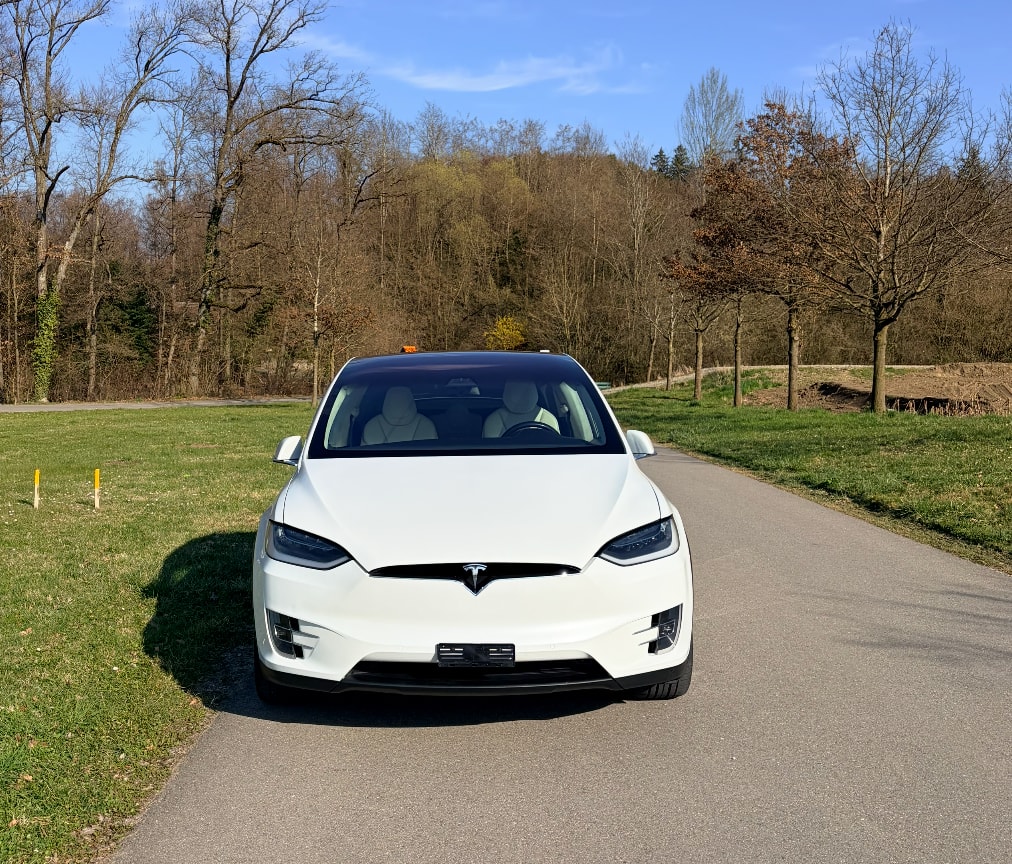 TESLA Model X 75 D-image-4