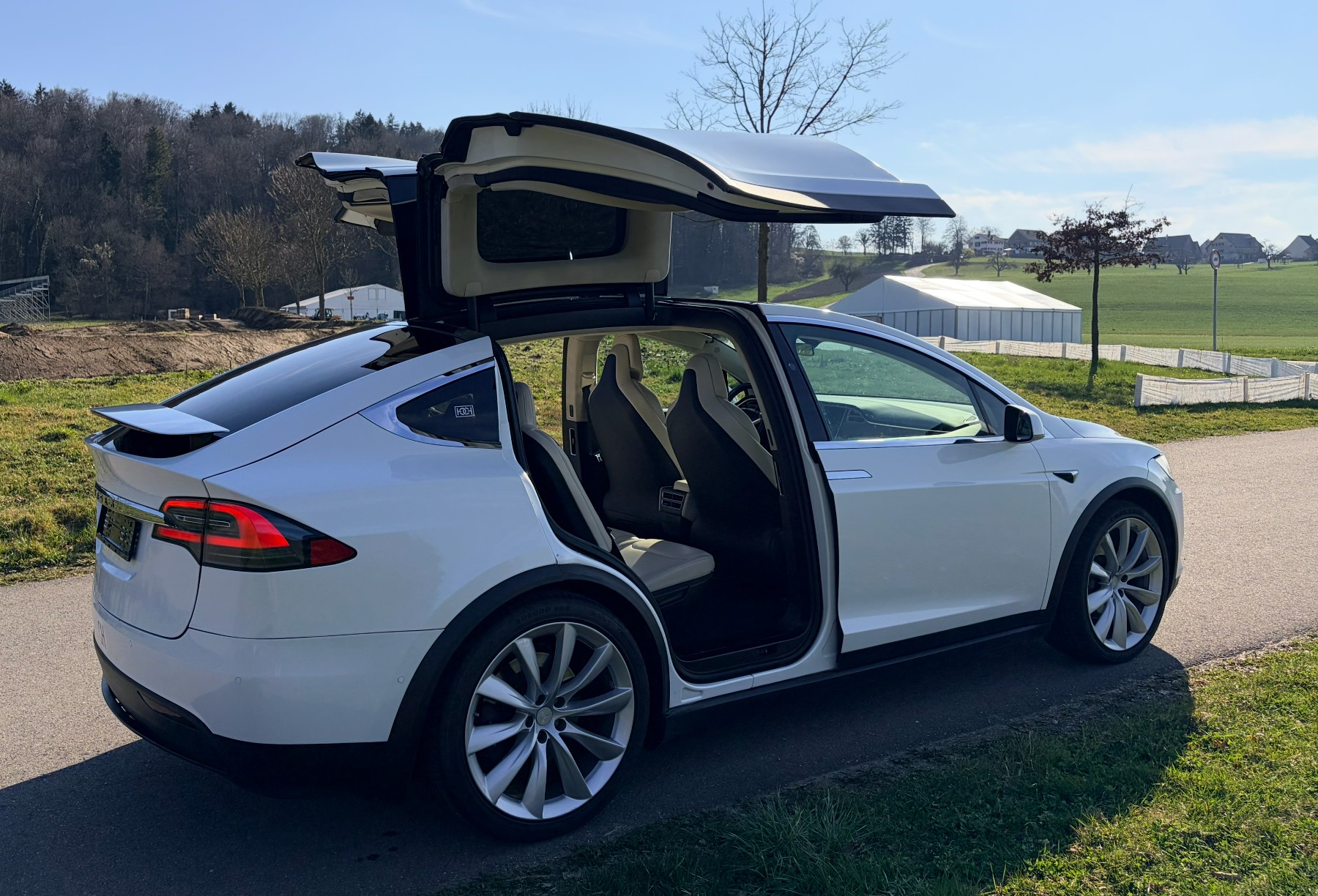 TESLA Model X 75 D-image-5