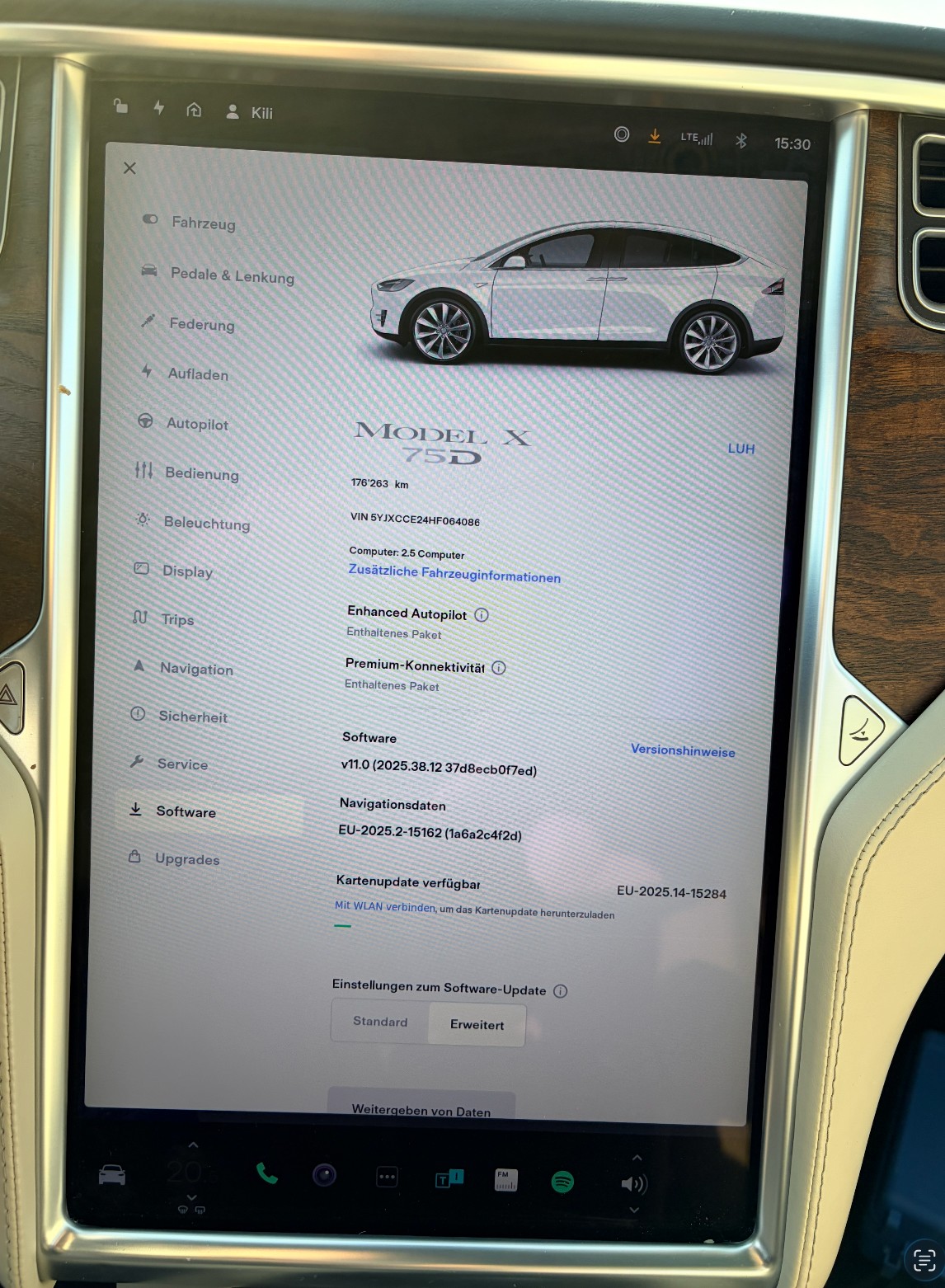TESLA Model X 75 D-image-10