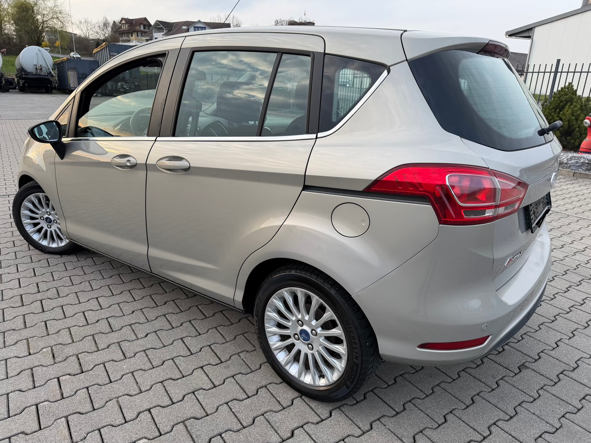 FORD B-Max 1.6 Ti-VCT Trend PowerShift-image-2