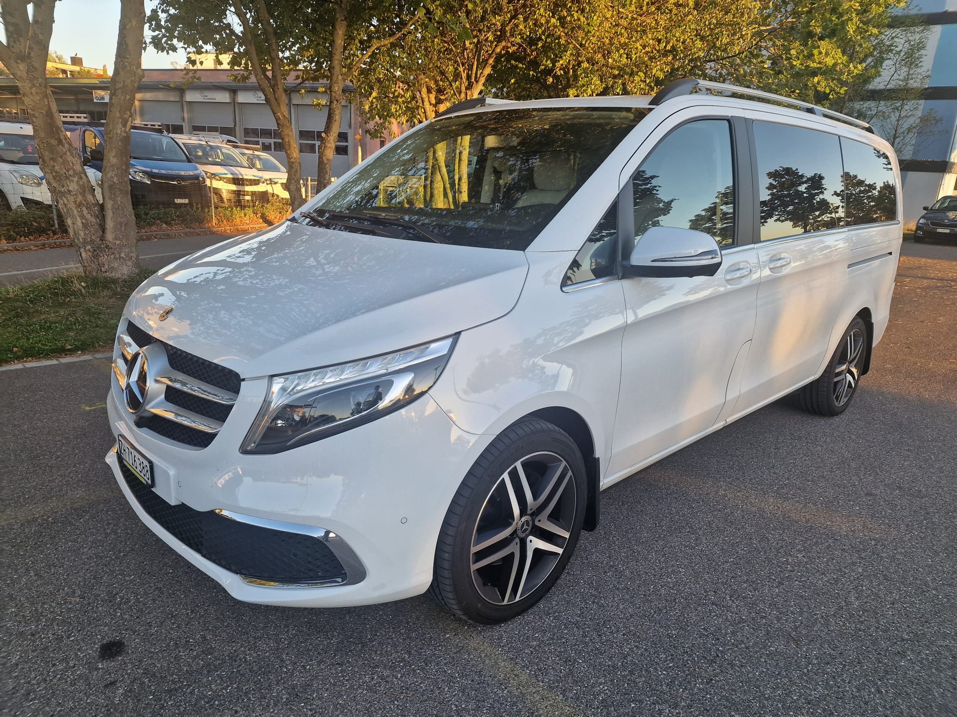 MERCEDES-BENZ V 220 d lang 4Matic 9G-Tronic-image-0