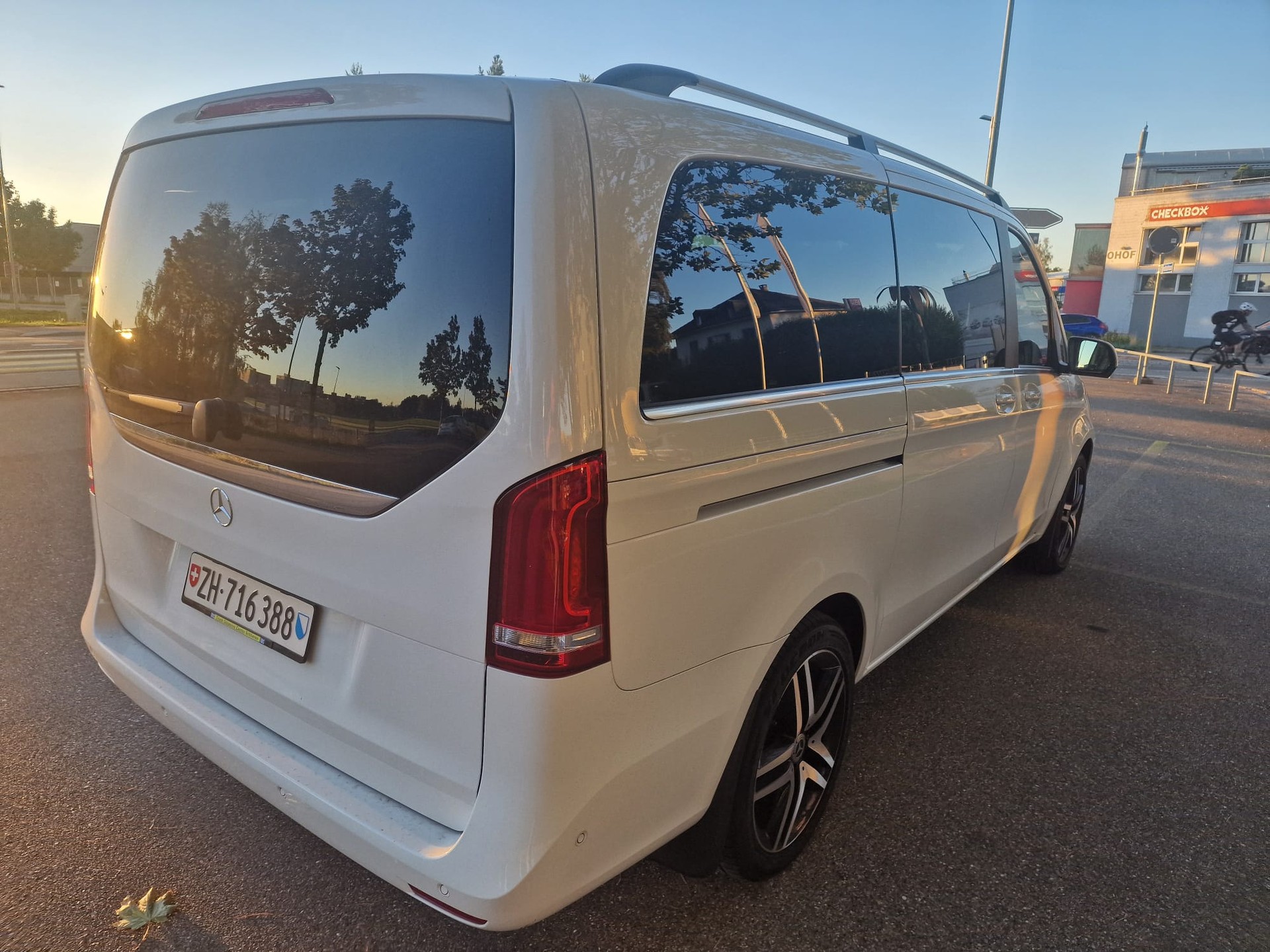 MERCEDES-BENZ V 220 d lang 4Matic 9G-Tronic-image-1