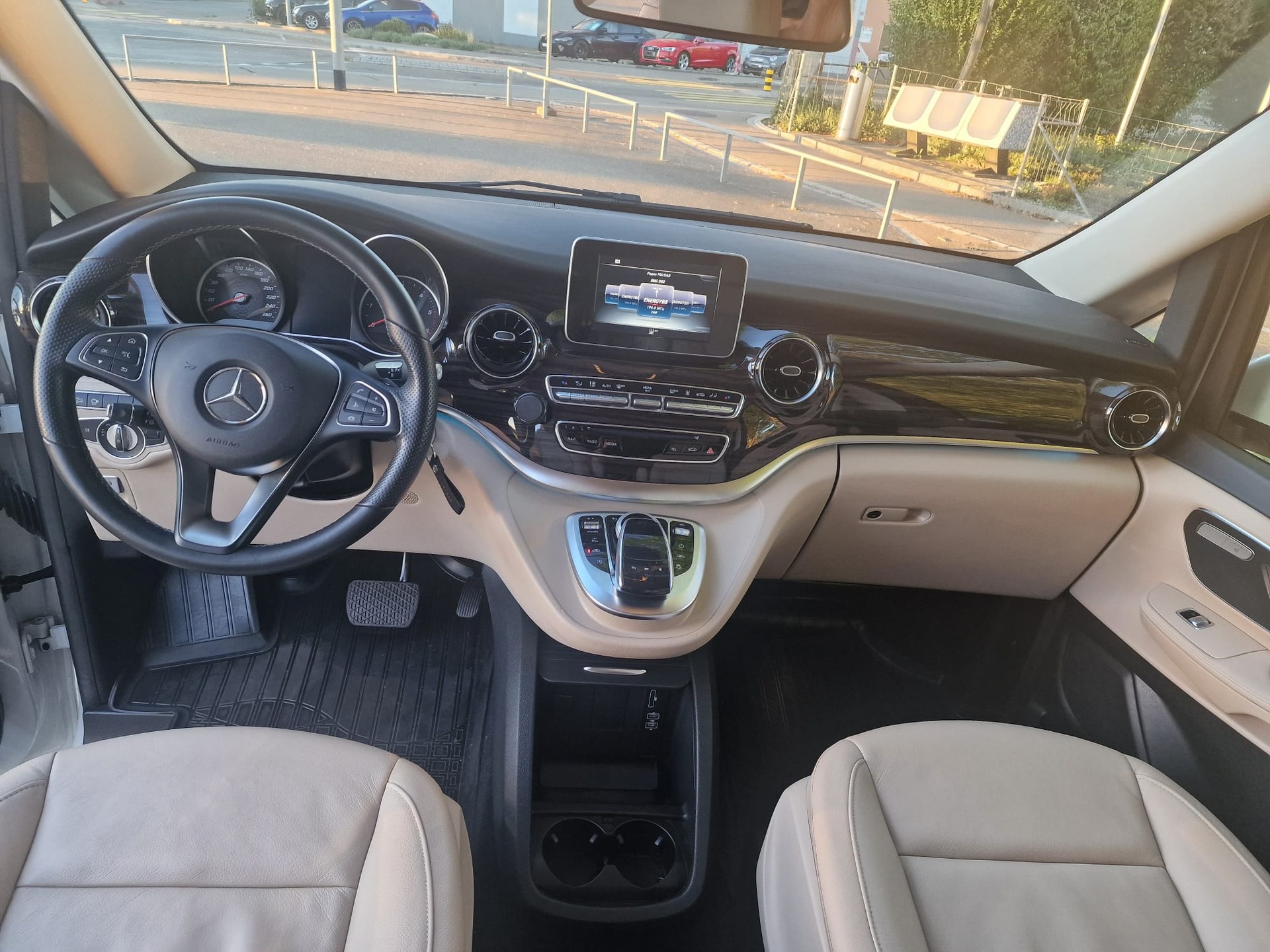 MERCEDES-BENZ V 220 d lang 4Matic 9G-Tronic-image-4
