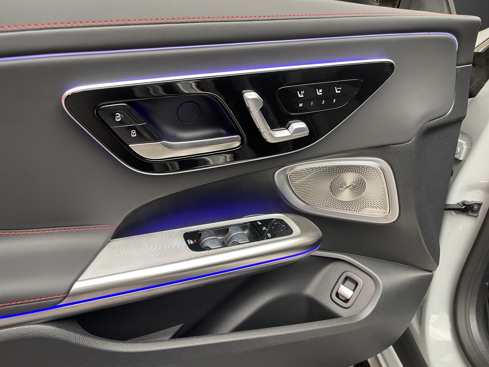 MERCEDES-BENZ CLE AMG 53 Cabrio 4Matic+-image-14