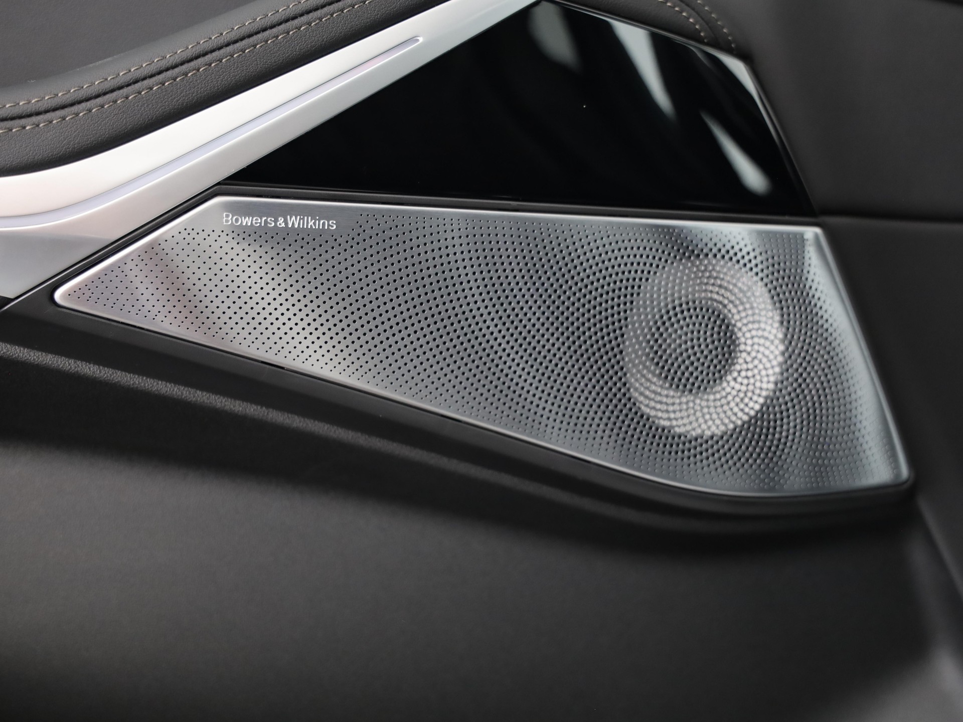 BMW X5 M60i xDrive-image-14