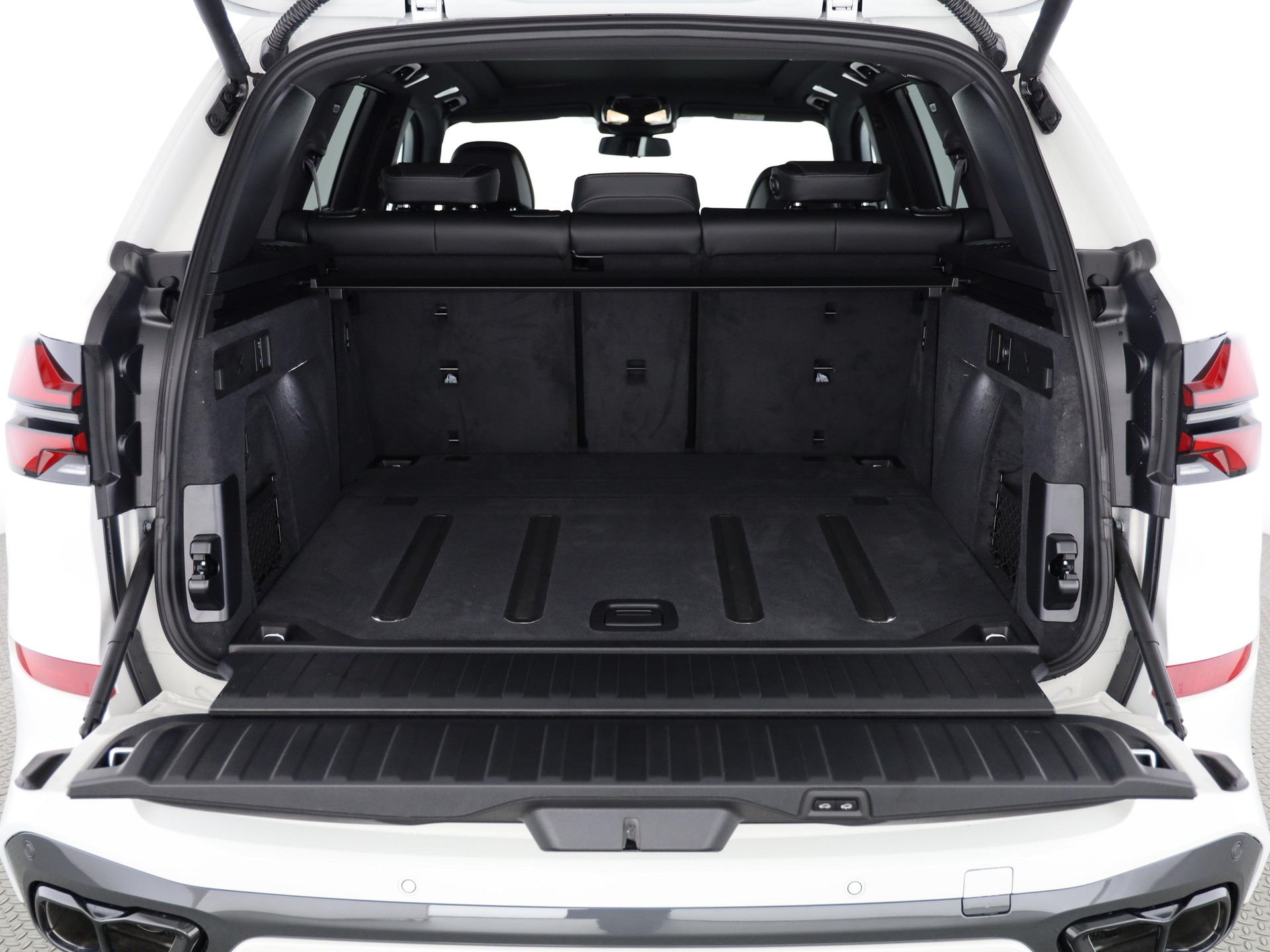 BMW X5 M60i xDrive-image-8