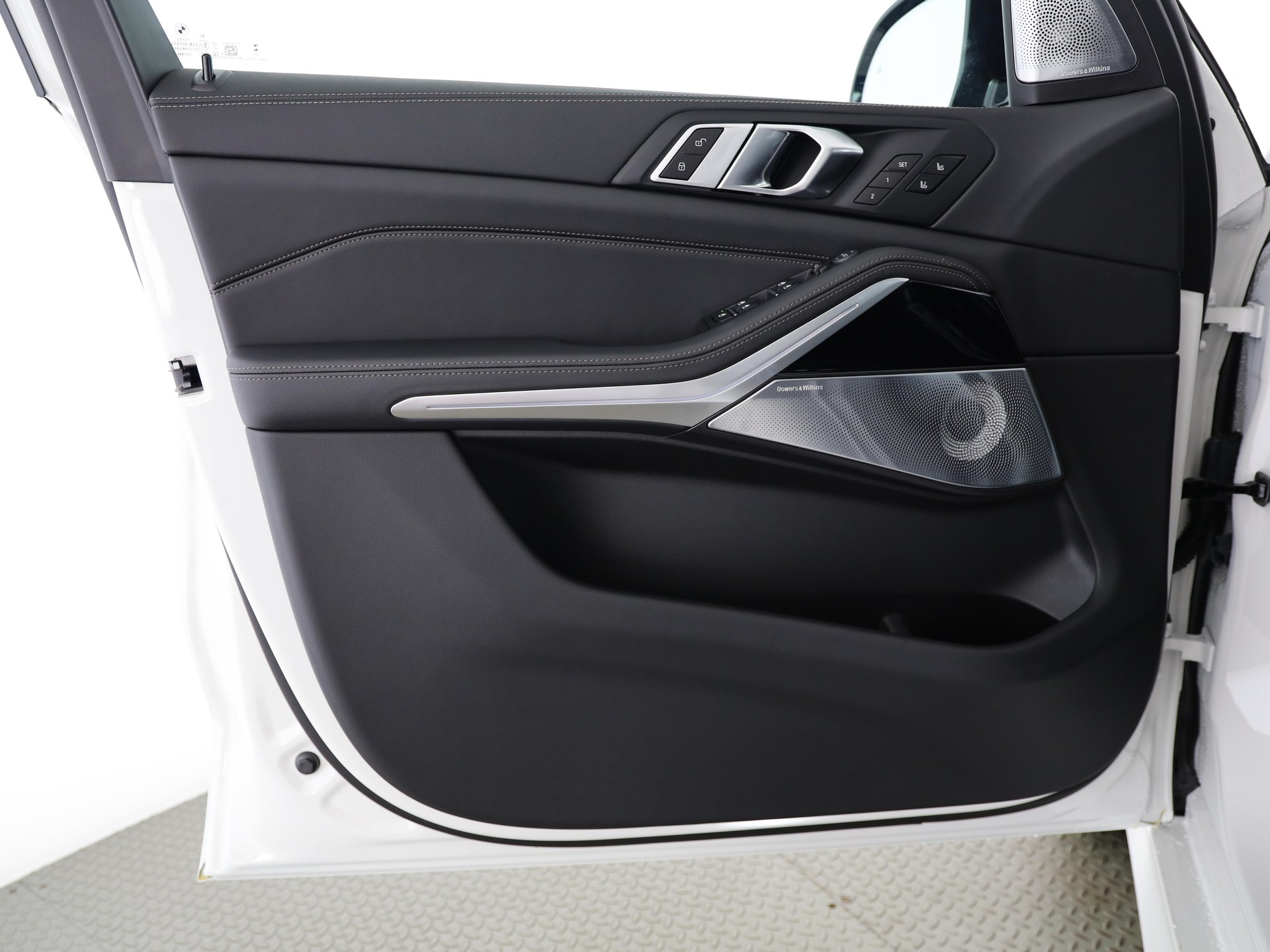 BMW X5 M60i xDrive-image-13