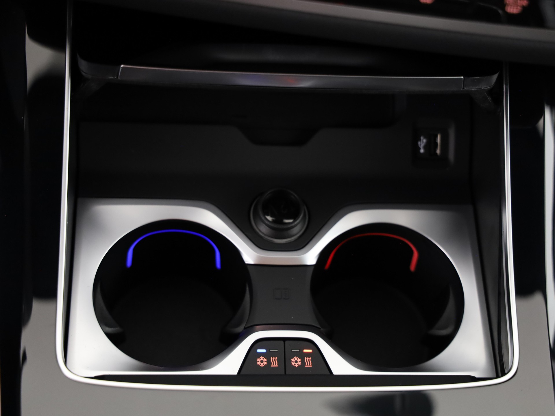 BMW X5 M60i xDrive-image-24
