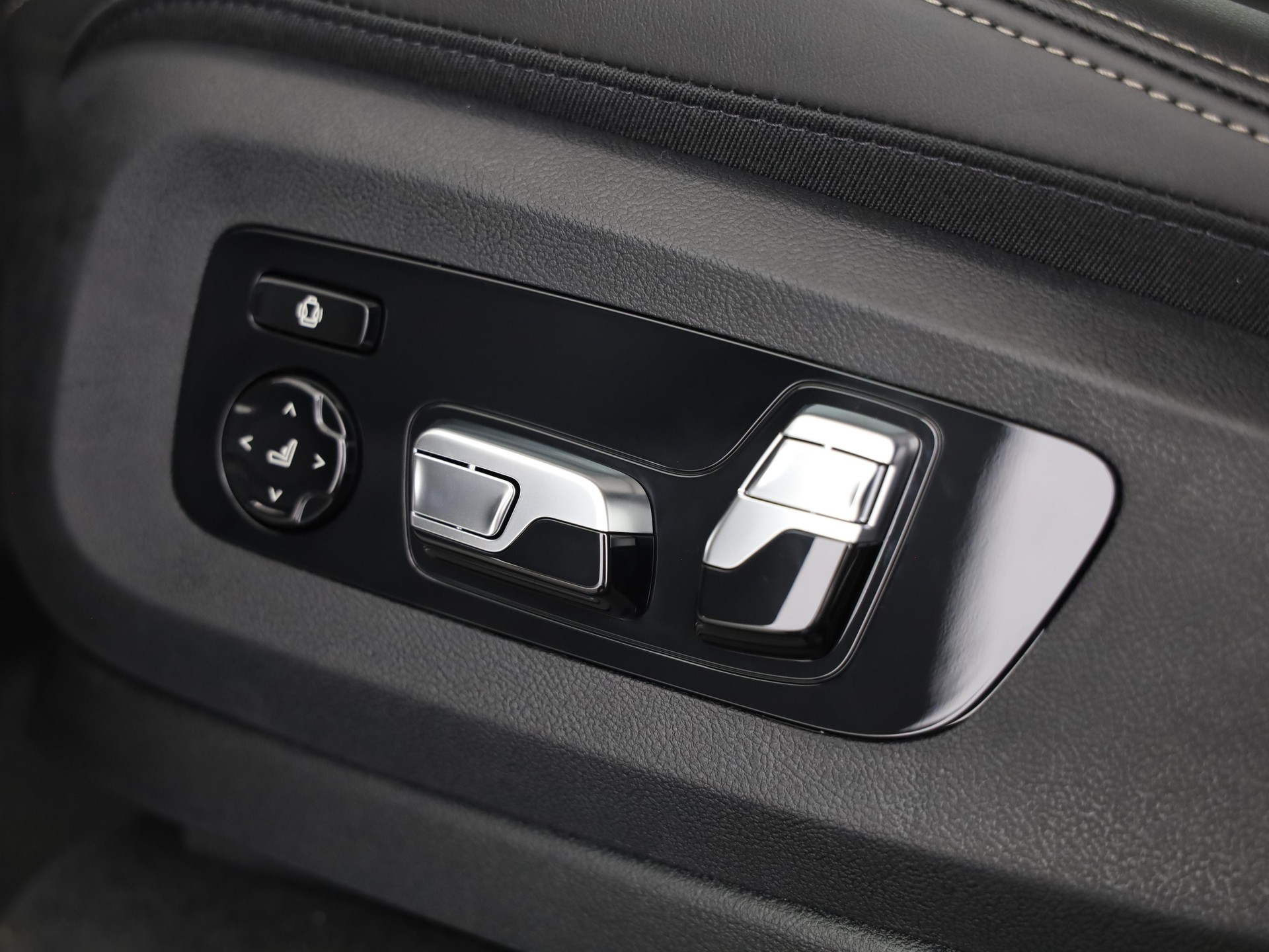 BMW X5 M60i xDrive-image-12