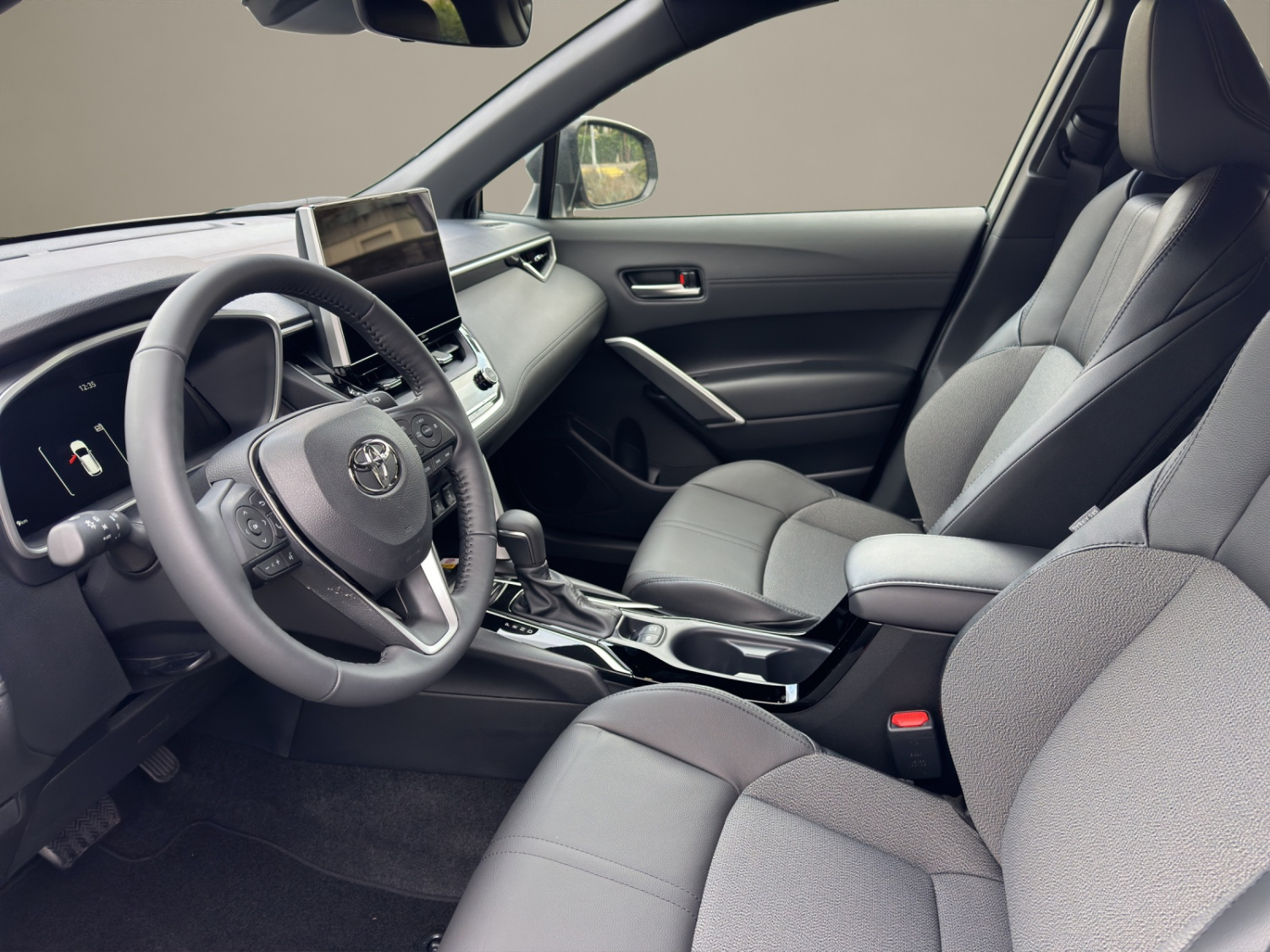 TOYOTA Corolla Cross 2.0 HSD Trend AWD-i-image-8