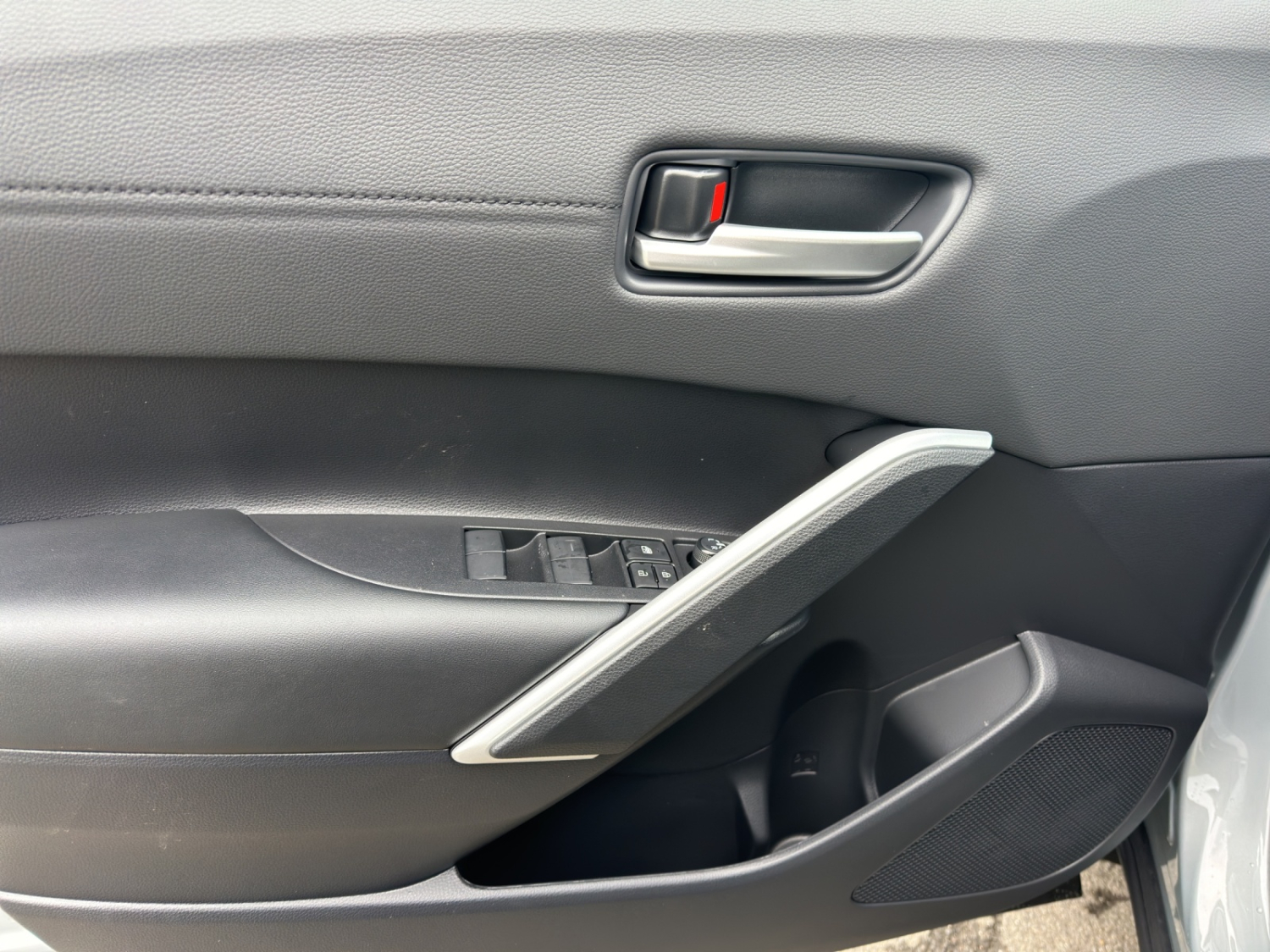 TOYOTA Corolla Cross 2.0 HSD Trend AWD-i-image-11