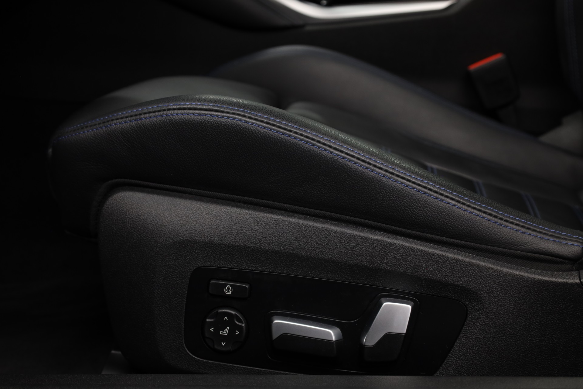 BMW M240i xDrive Coupé-image-24