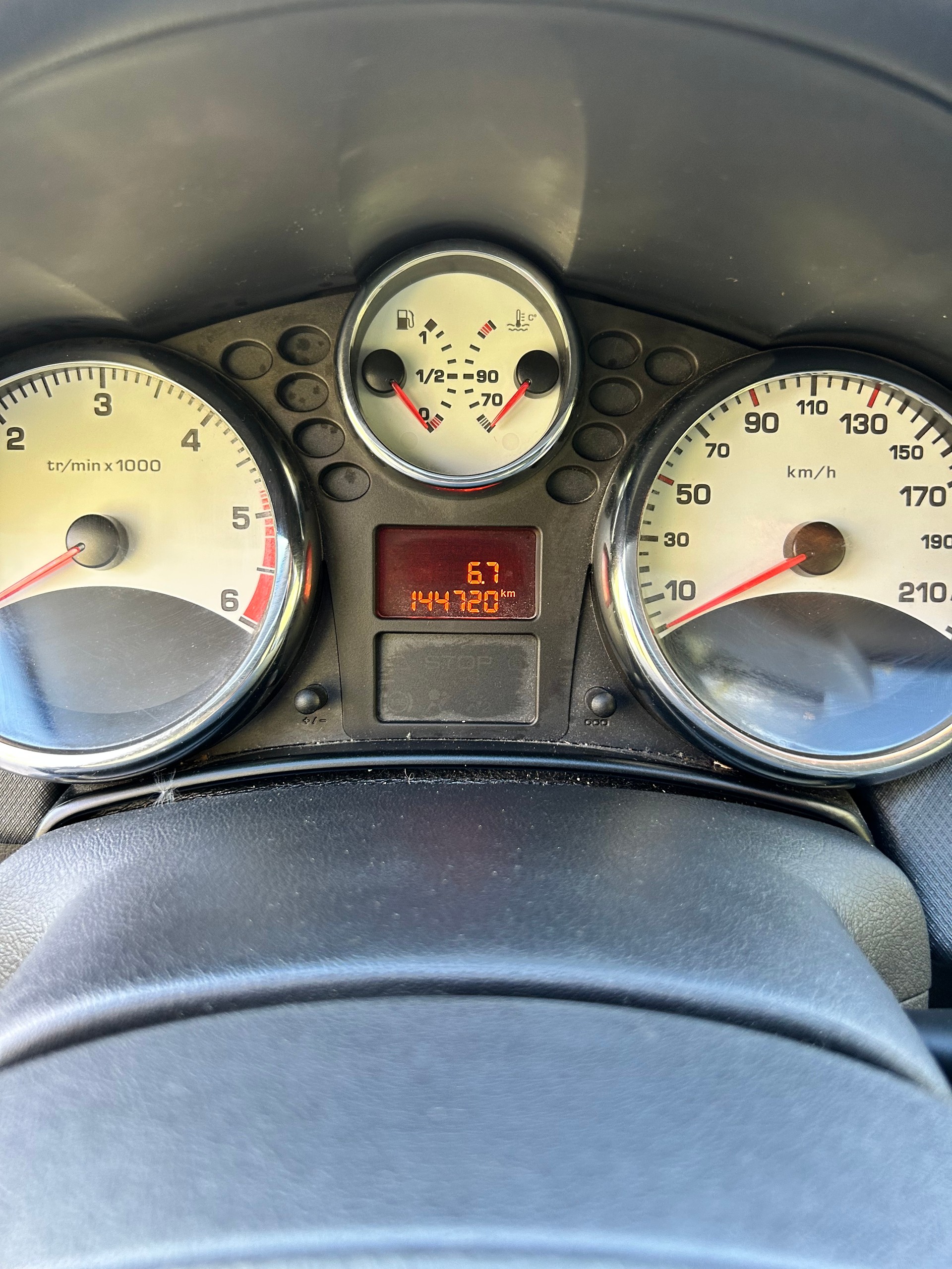 PEUGEOT 207 1.6 HDI Active-image-7