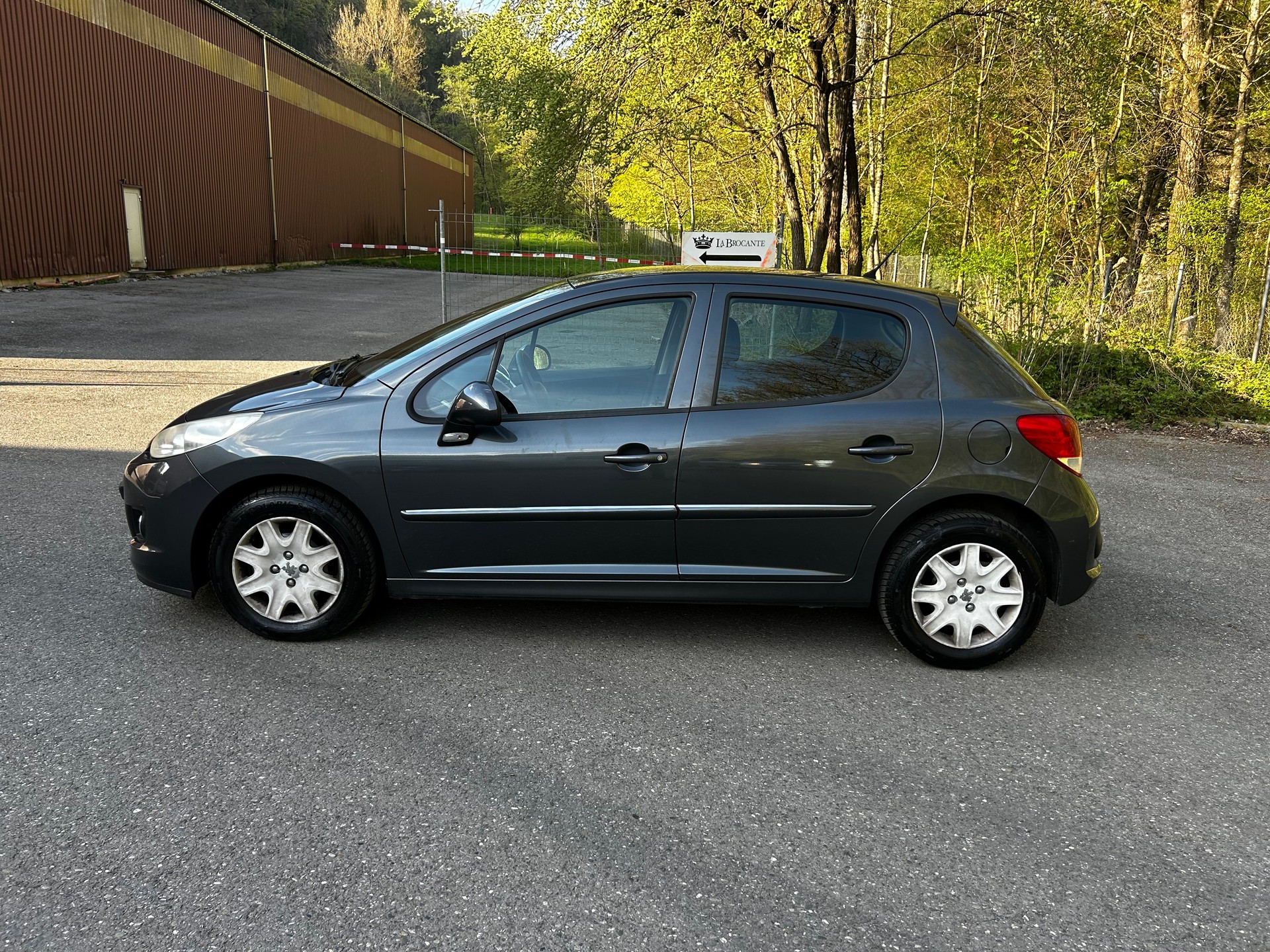 PEUGEOT 207 1.6 HDI Active-image-5