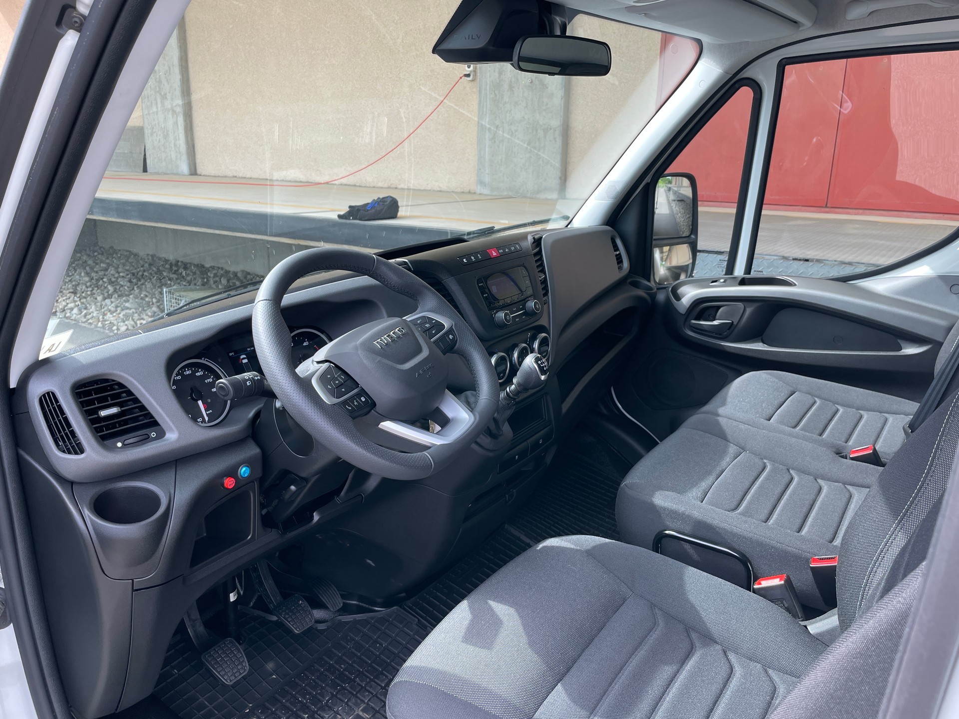 IVECO Daily 35 S 16H 3.0 Kasten mit Hebebühne-image-10