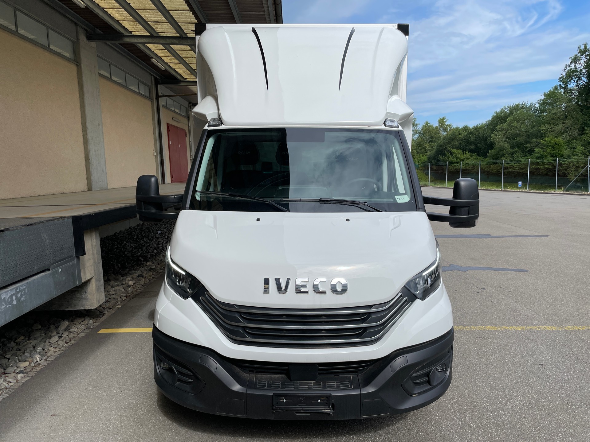 IVECO Daily 35 S 16H 3.0 Kasten mit Hebebühne-image-1