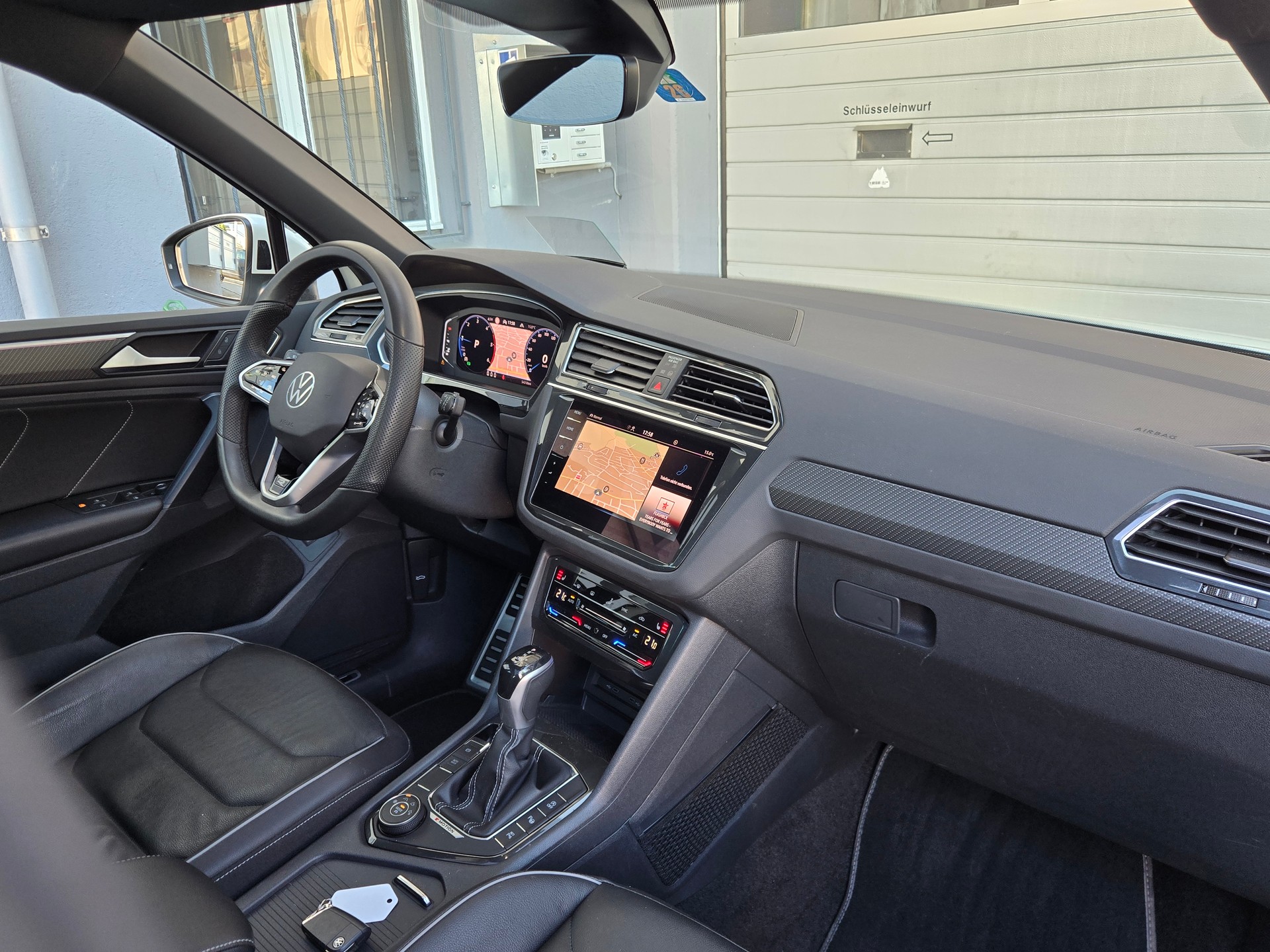 VW Tiguan 2.0 TDI SCR R-Line 4Motion DSG-image-4
