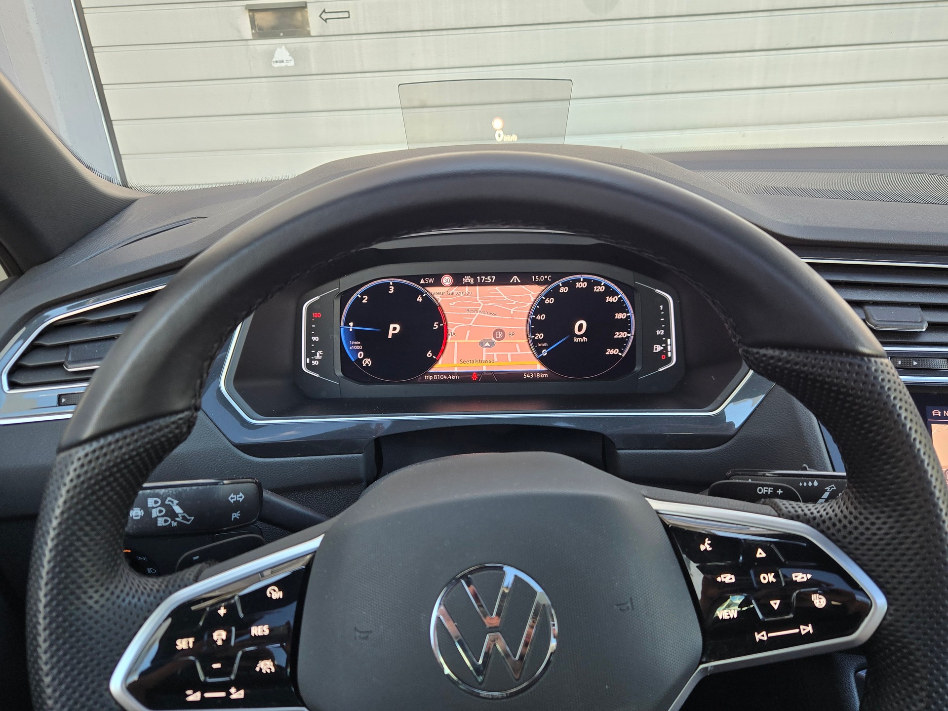 VW Tiguan 2.0 TDI SCR R-Line 4Motion DSG-image-6