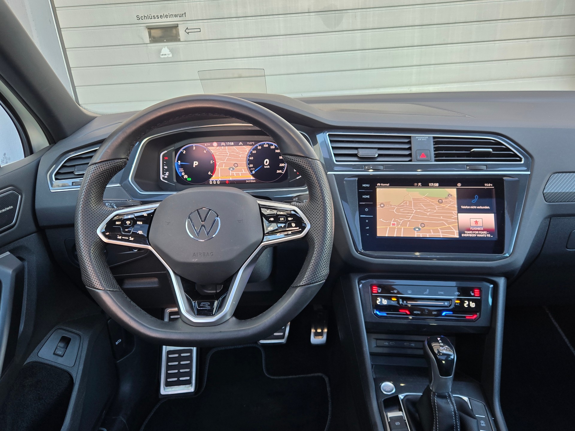 VW Tiguan 2.0 TDI SCR R-Line 4Motion DSG-image-14