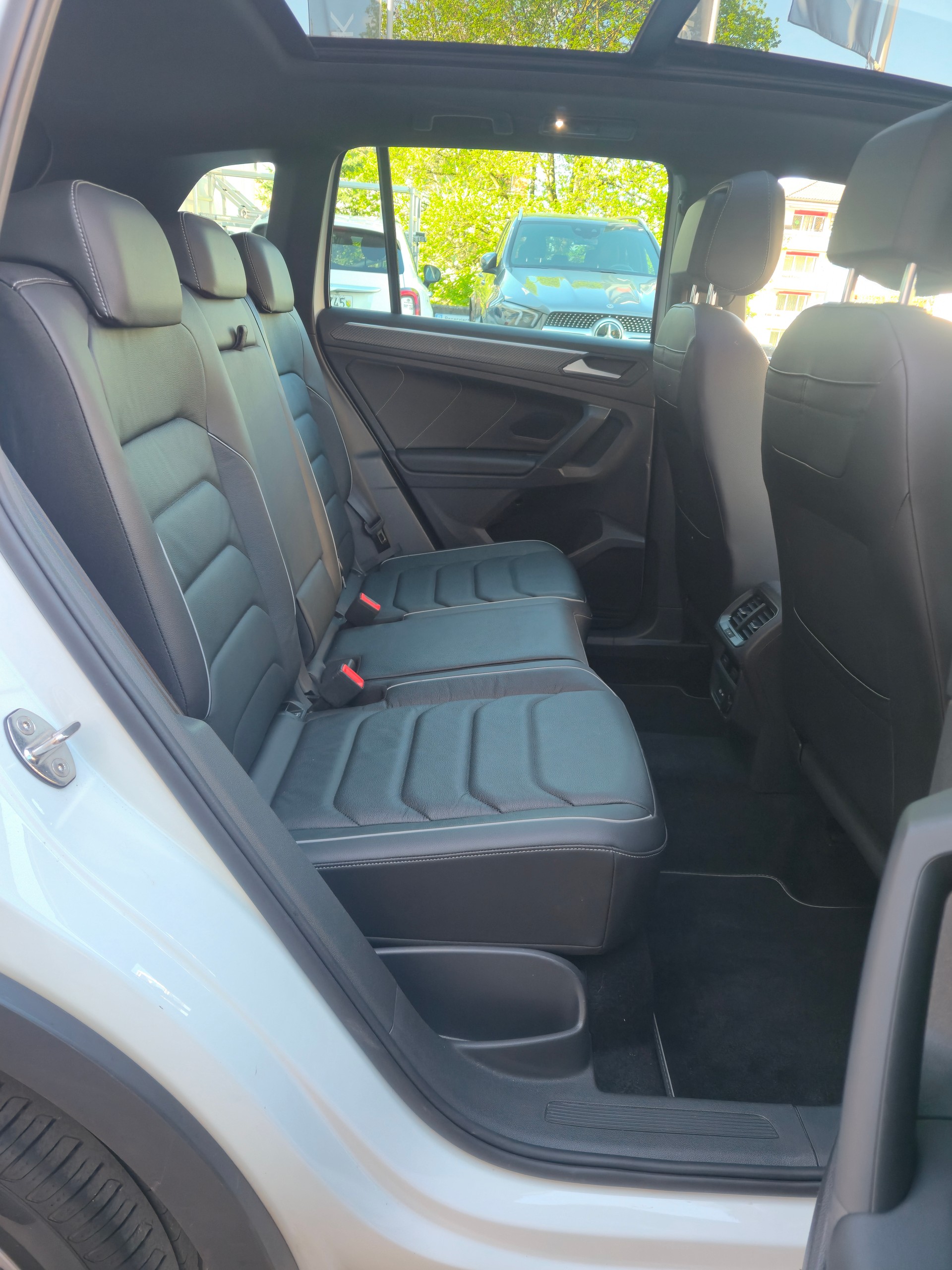 VW Tiguan 2.0 TDI SCR R-Line 4Motion DSG-image-9