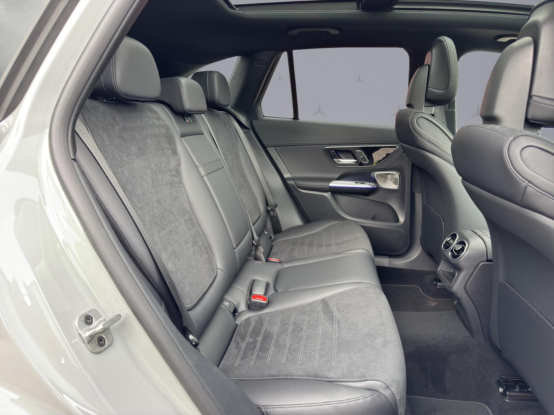 MERCEDES-BENZ GLC 220 d AMG Line 4matic-image-18