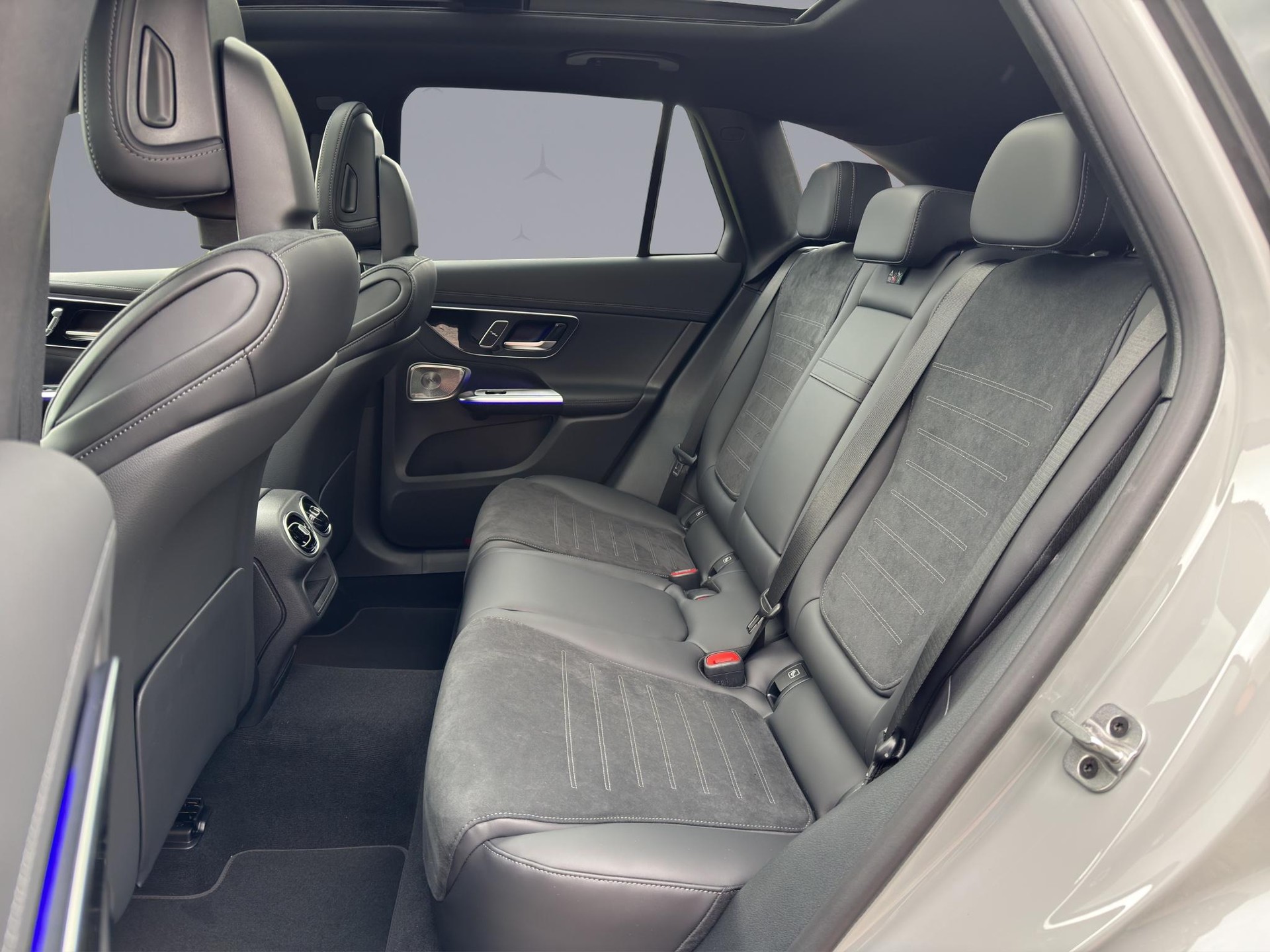 MERCEDES-BENZ GLC 220 d AMG Line 4matic-image-13