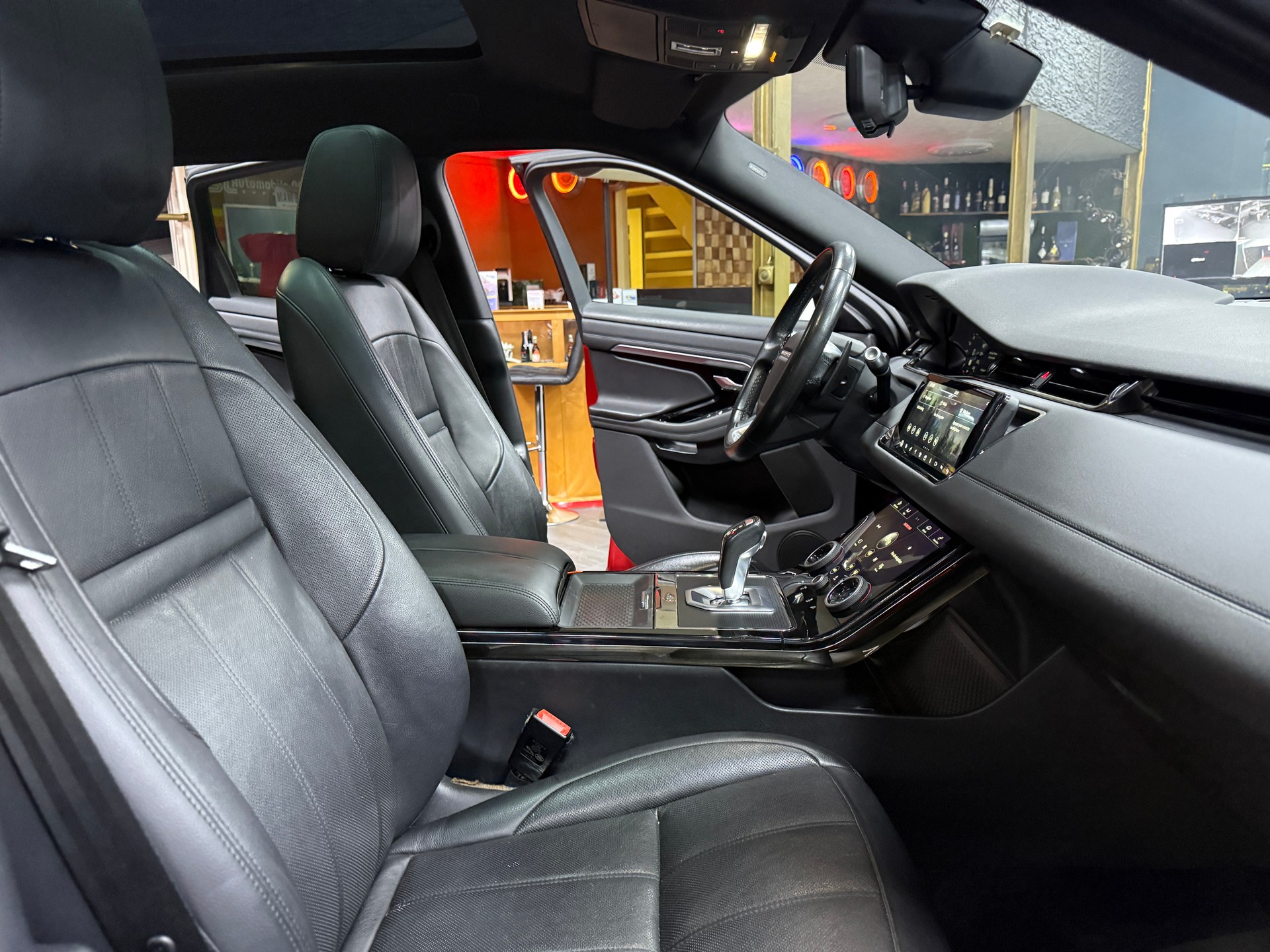 LAND ROVER Range Rover Evoque R-Dynamic P 200 HSE AT9 / CH Fz aus 1 Hand / Leasing ab 299.- / 12M Garantie-image-12