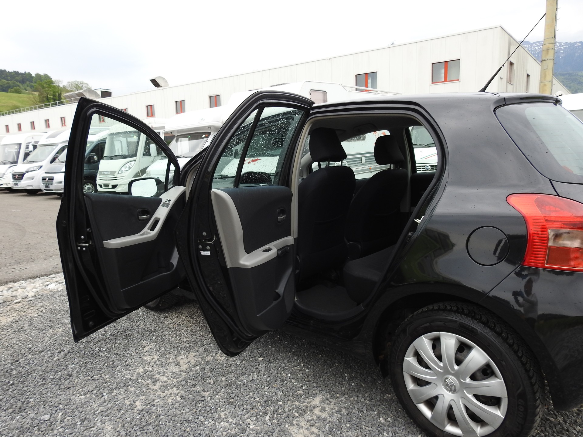 TOYOTA Yaris 1.3 City-image-15