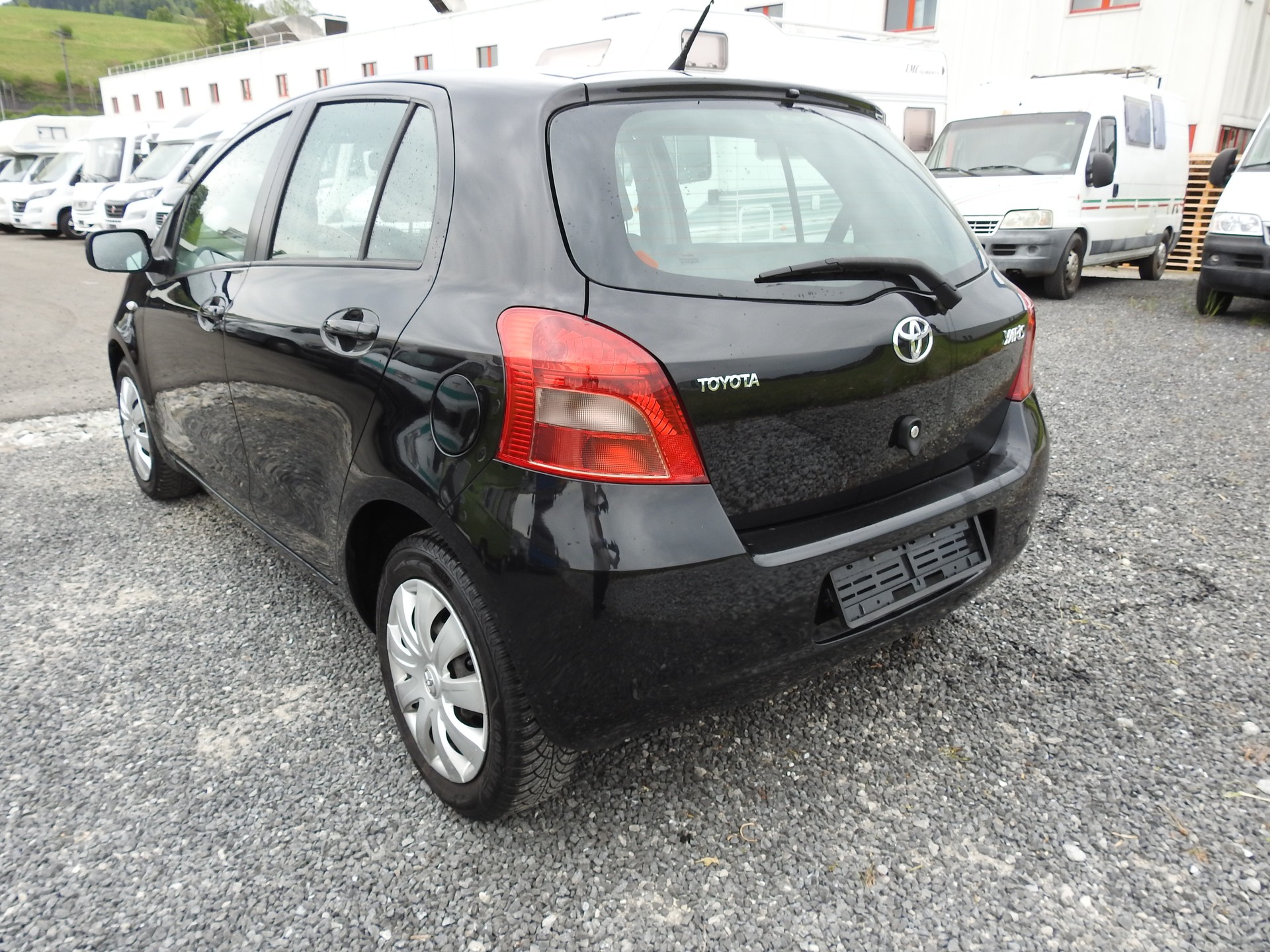 TOYOTA Yaris 1.3 City-image-4