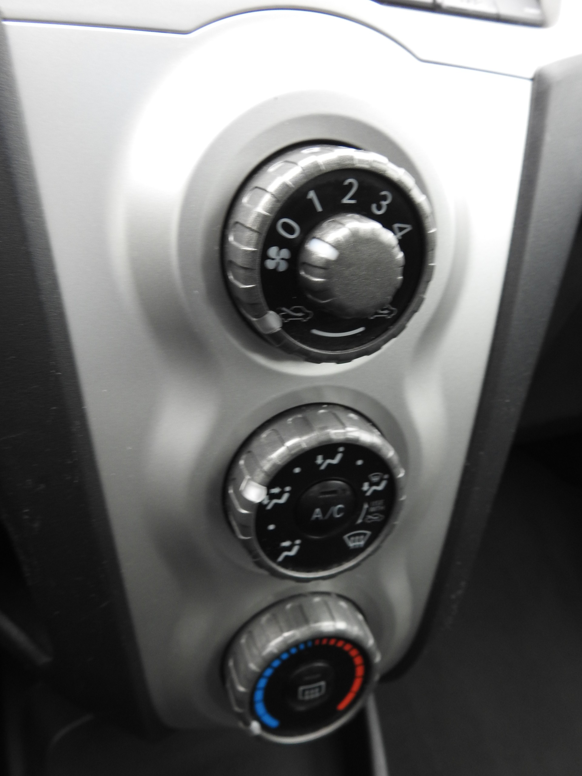 TOYOTA Yaris 1.3 City-image-23
