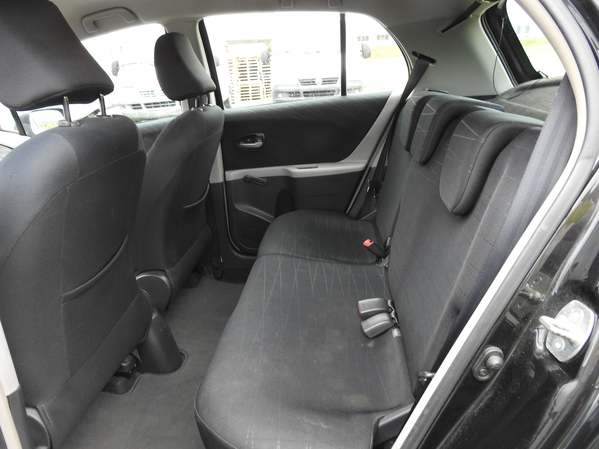 TOYOTA Yaris 1.3 City-image-14