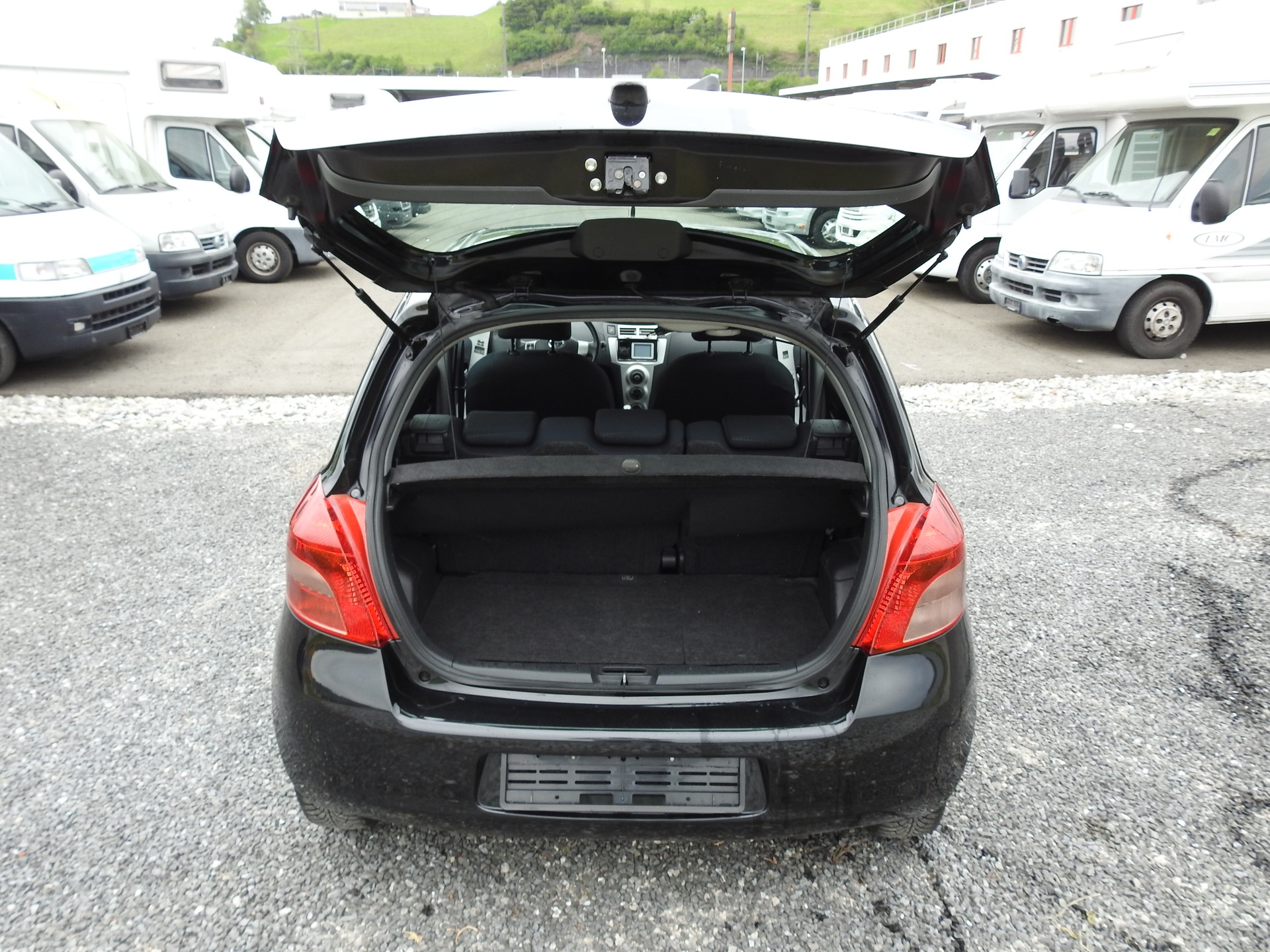 TOYOTA Yaris 1.3 City-image-12