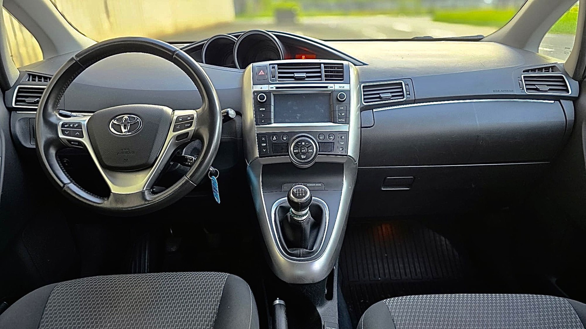 TOYOTA Verso 1.6 D-4D Trend-image-11