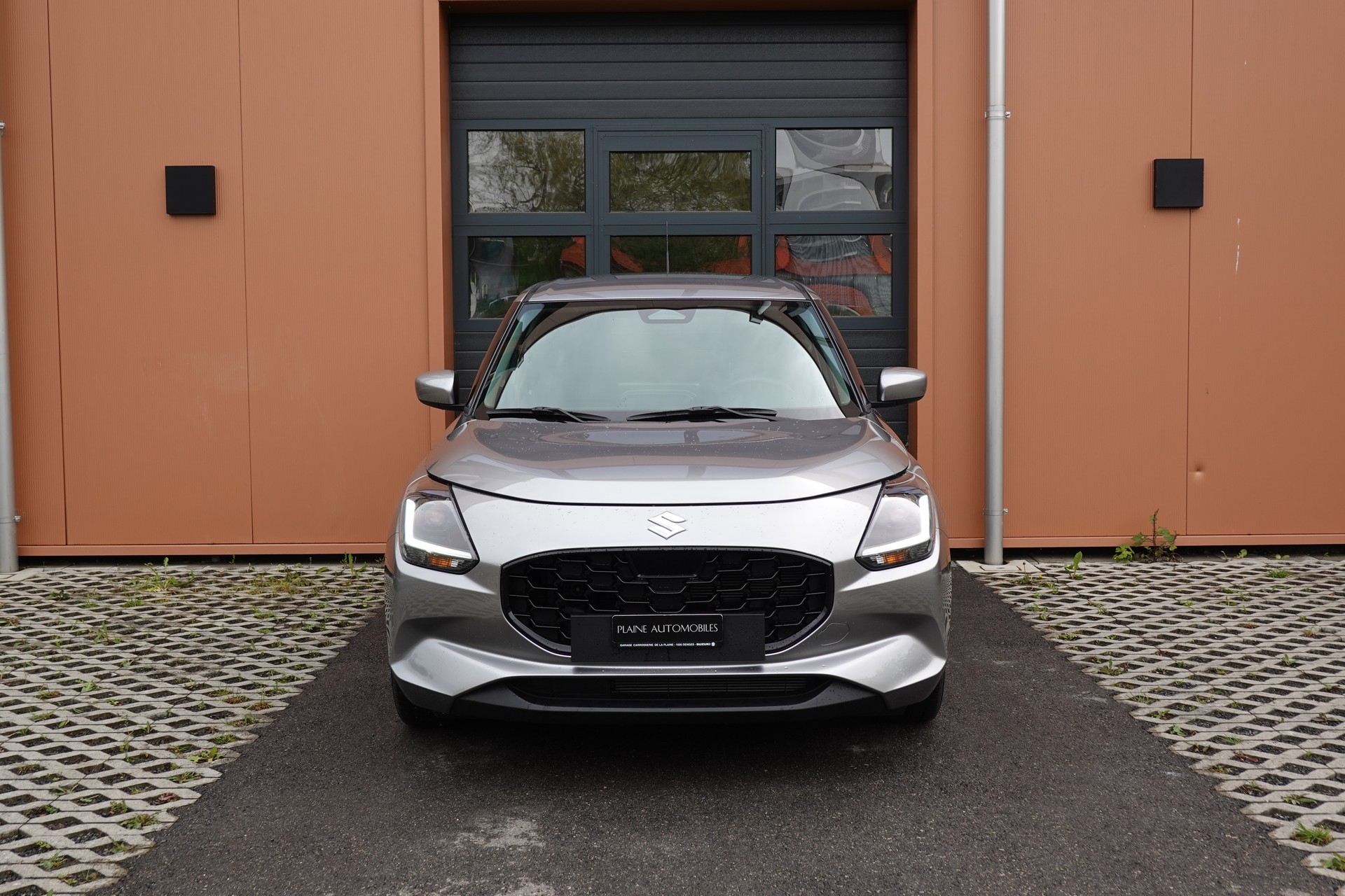 SUZUKI Swift 1.2 Compact+ Hybrid CVT * Tempomat Adapt. * Caméra de recul * Sièges chauffants * Apple Car Play * Aides Conduites"-image-1