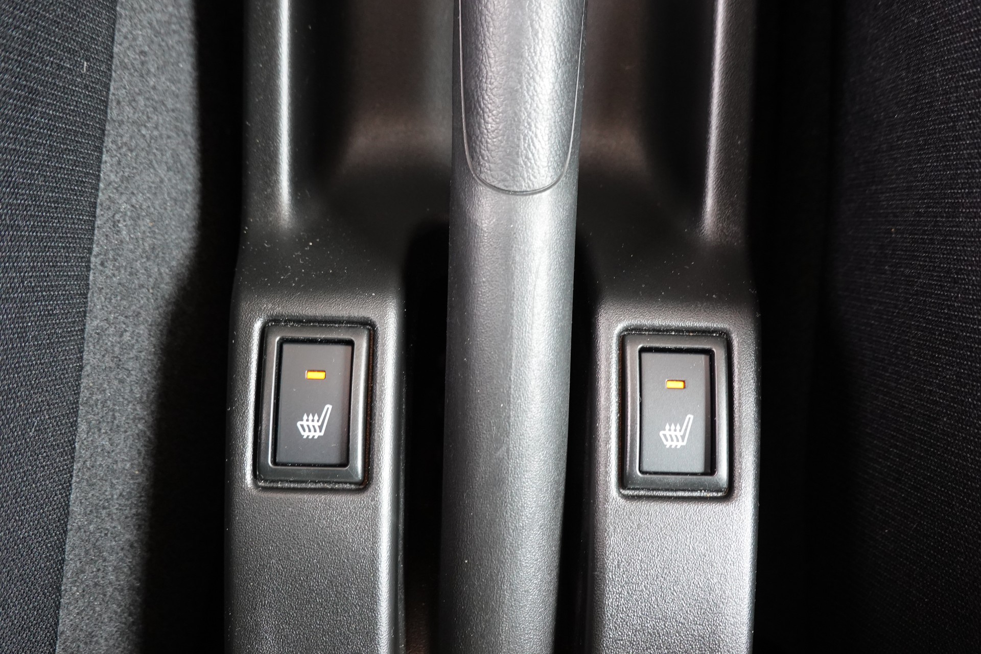 SUZUKI Swift 1.2 Compact+ Hybrid CVT * Tempomat Adapt. * Caméra de recul * Sièges chauffants * Apple Car Play * Aides Conduites"-image-22