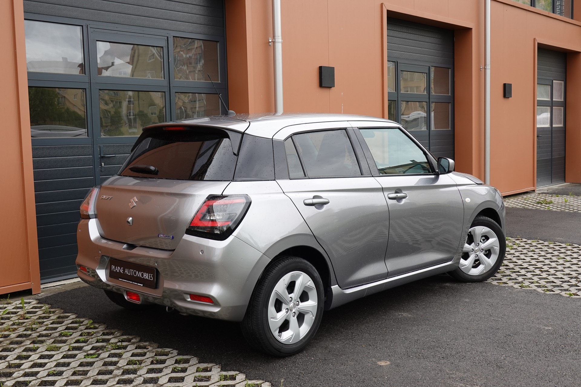 SUZUKI Swift 1.2 Compact+ Hybrid CVT * Tempomat Adapt. * Caméra de recul * Sièges chauffants * Apple Car Play * Aides Conduites"-image-5