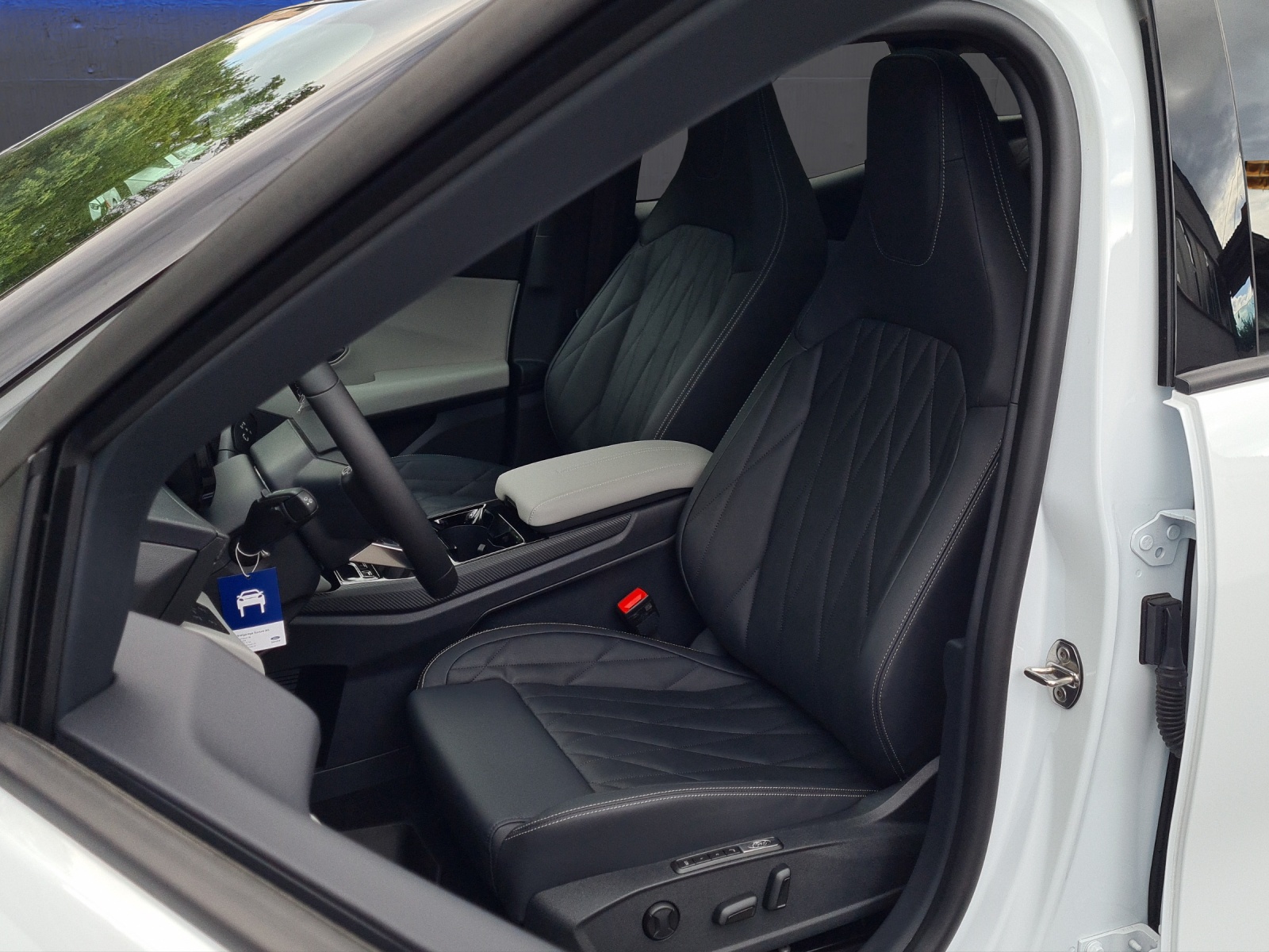 FORD Explorer Extended Range (79 kWh) Premium 4x4 AUTOMAT-image-6
