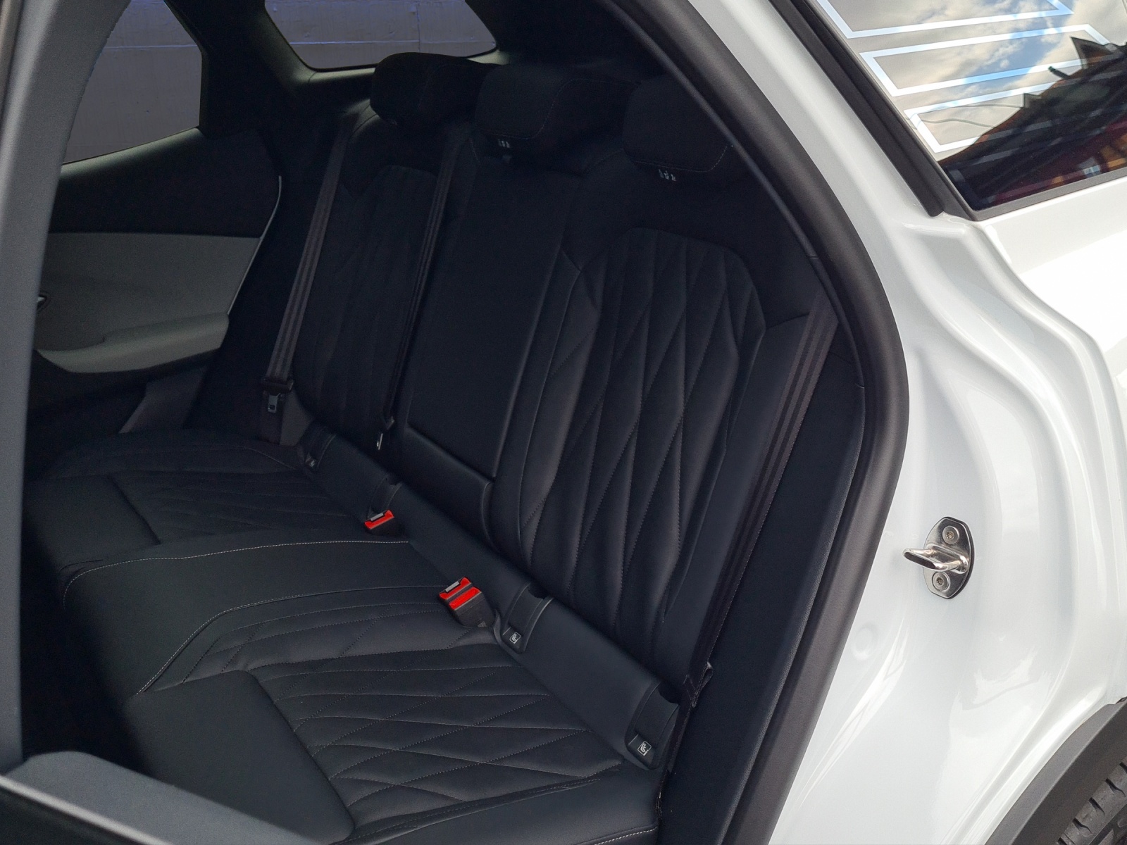 FORD Explorer Extended Range (79 kWh) Premium 4x4 AUTOMAT-image-12
