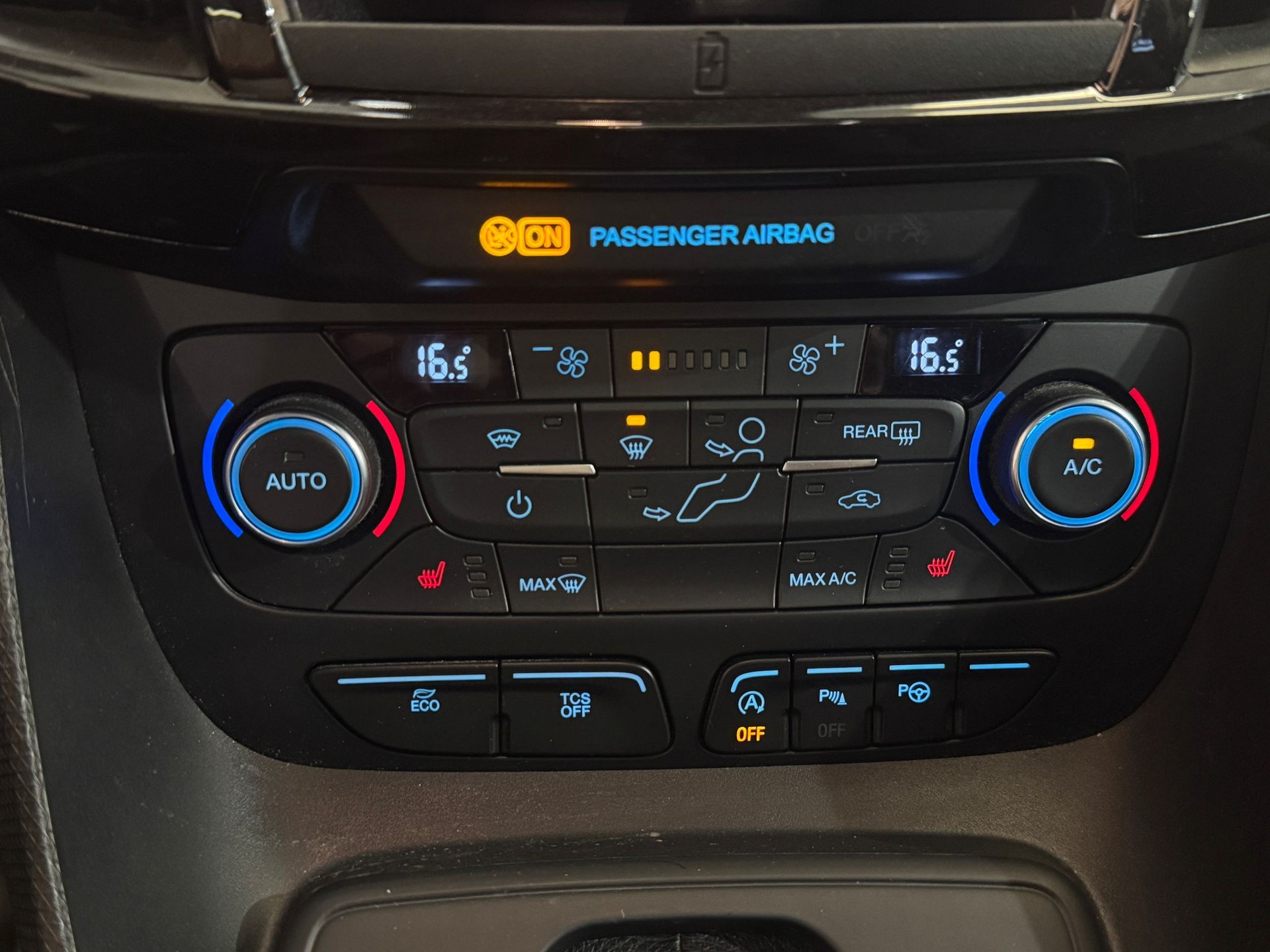 FORD Grand Tourneo Connect 1.5 EcoBlue Titanium Automat-image-13