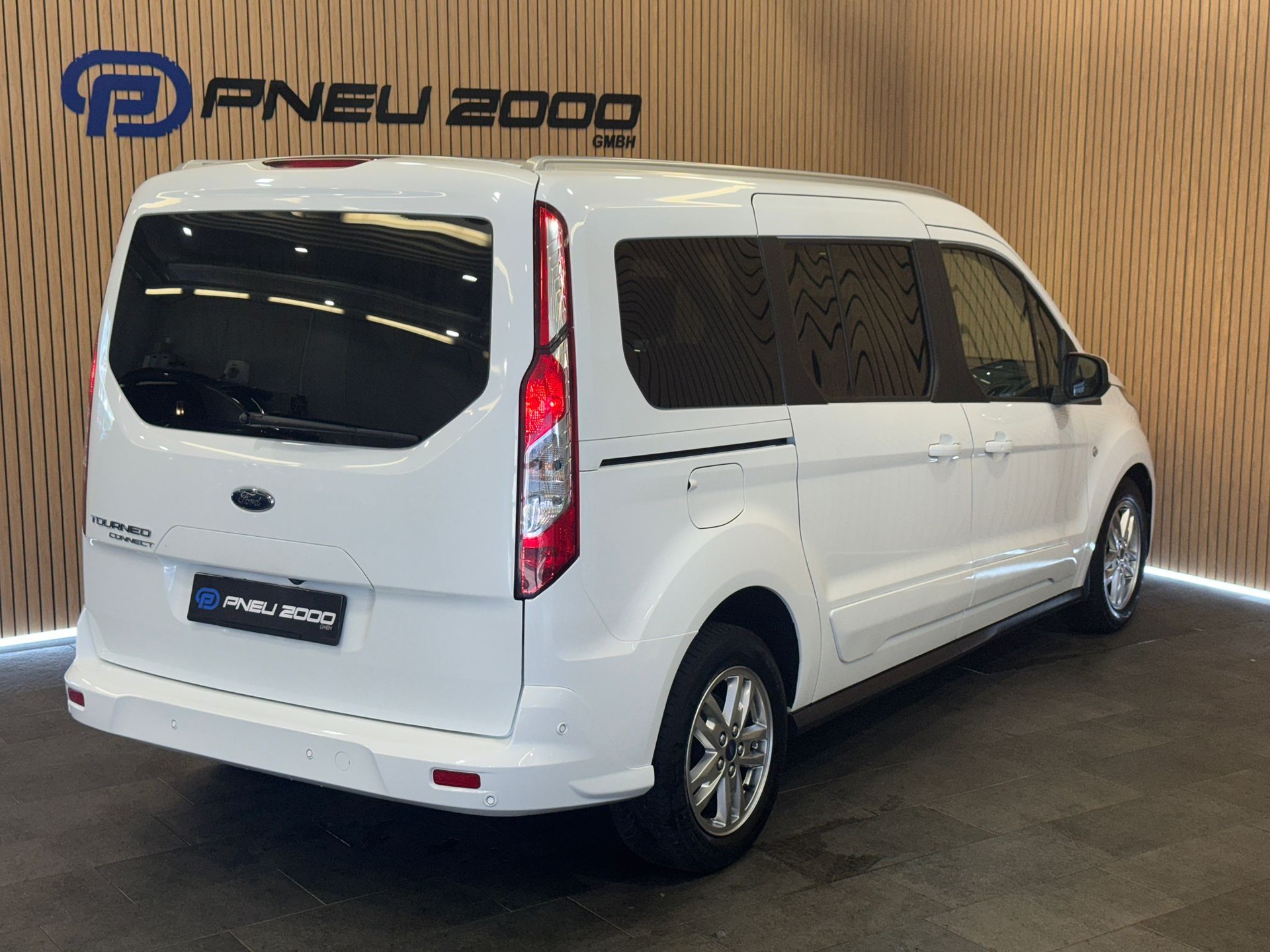 FORD Grand Tourneo Connect 1.5 EcoBlue Titanium Automat-image-3