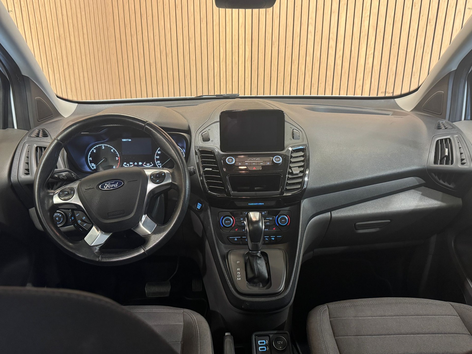 FORD Grand Tourneo Connect 1.5 EcoBlue Titanium Automat-image-8